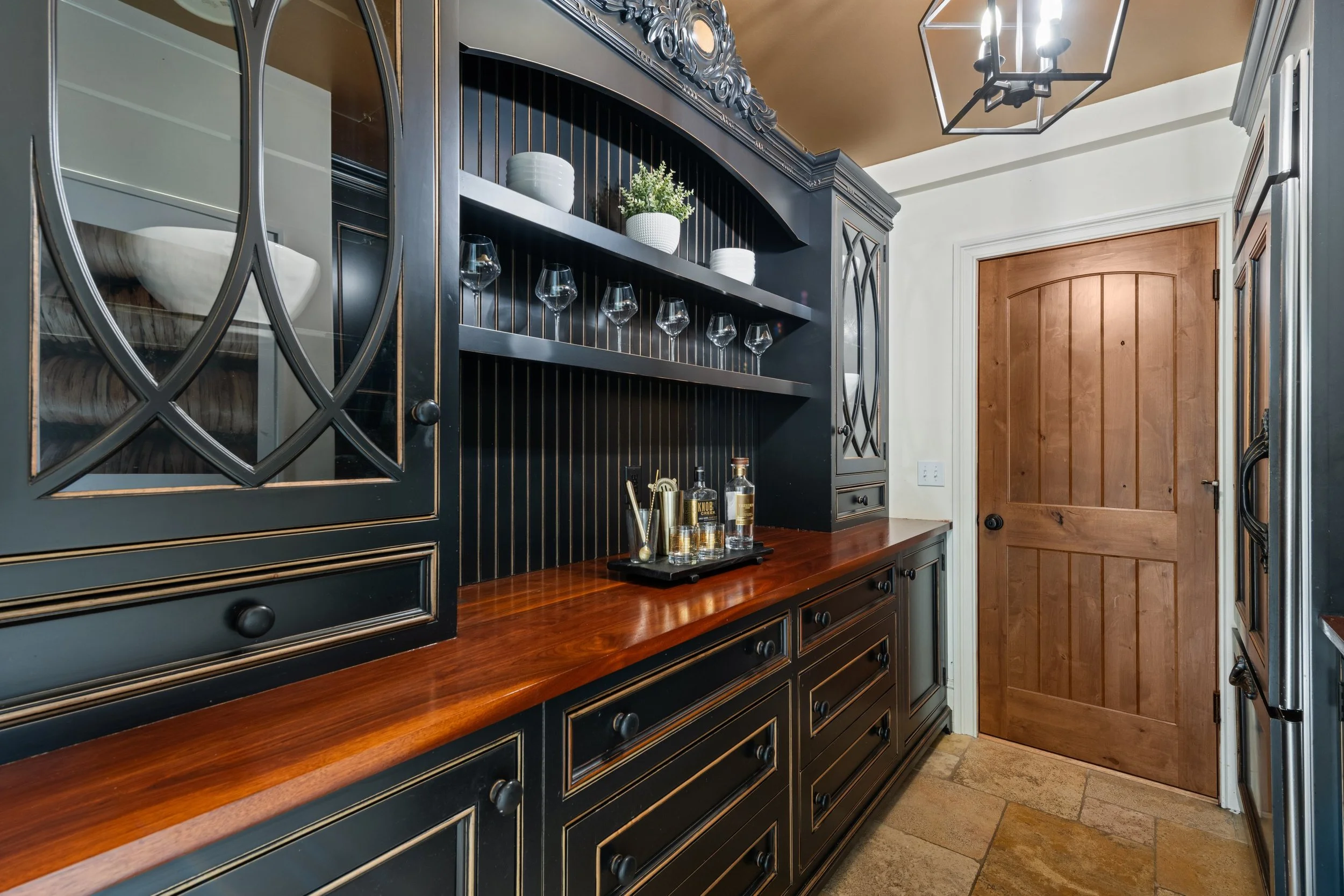 Butlers-pantry_044-15CrossHighway-Westport-CT-06880-SMALL.jpg