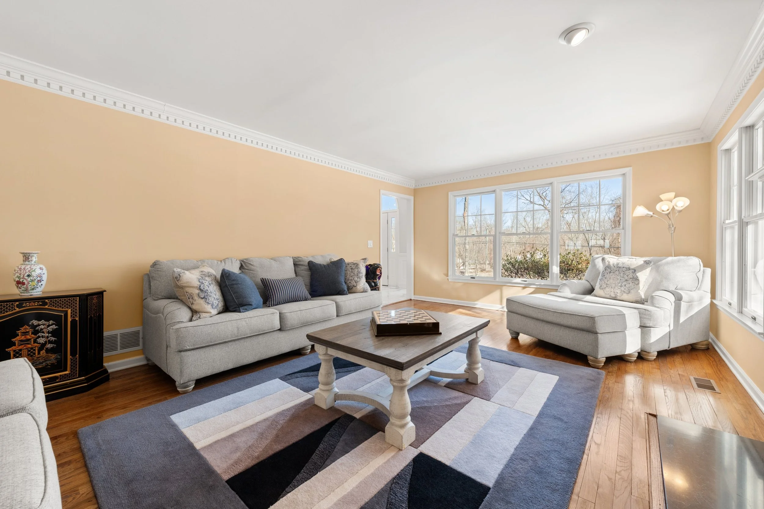 Living-room-309-Sturges-Ridge-Road-Wilton-CT-06897_024.jpg