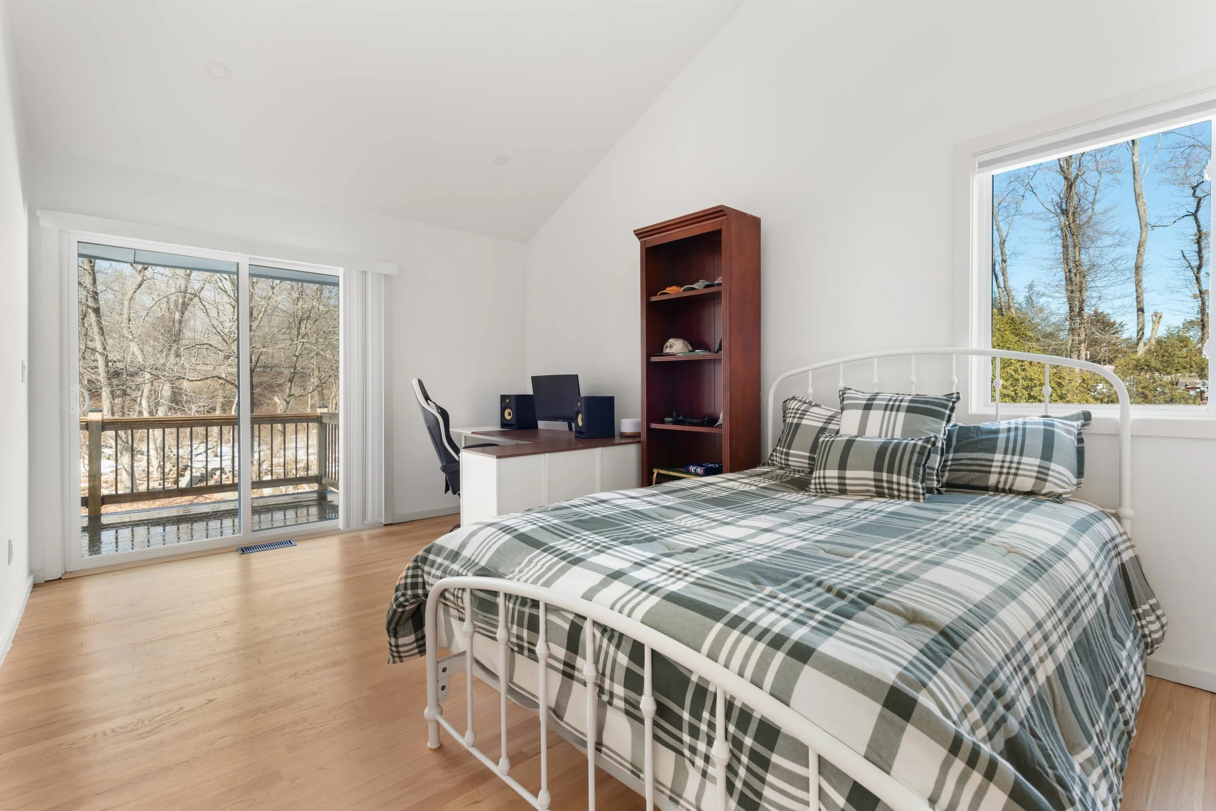 Bedroom-2177-Cross-Highway-Fairfield-CT_029.jpg