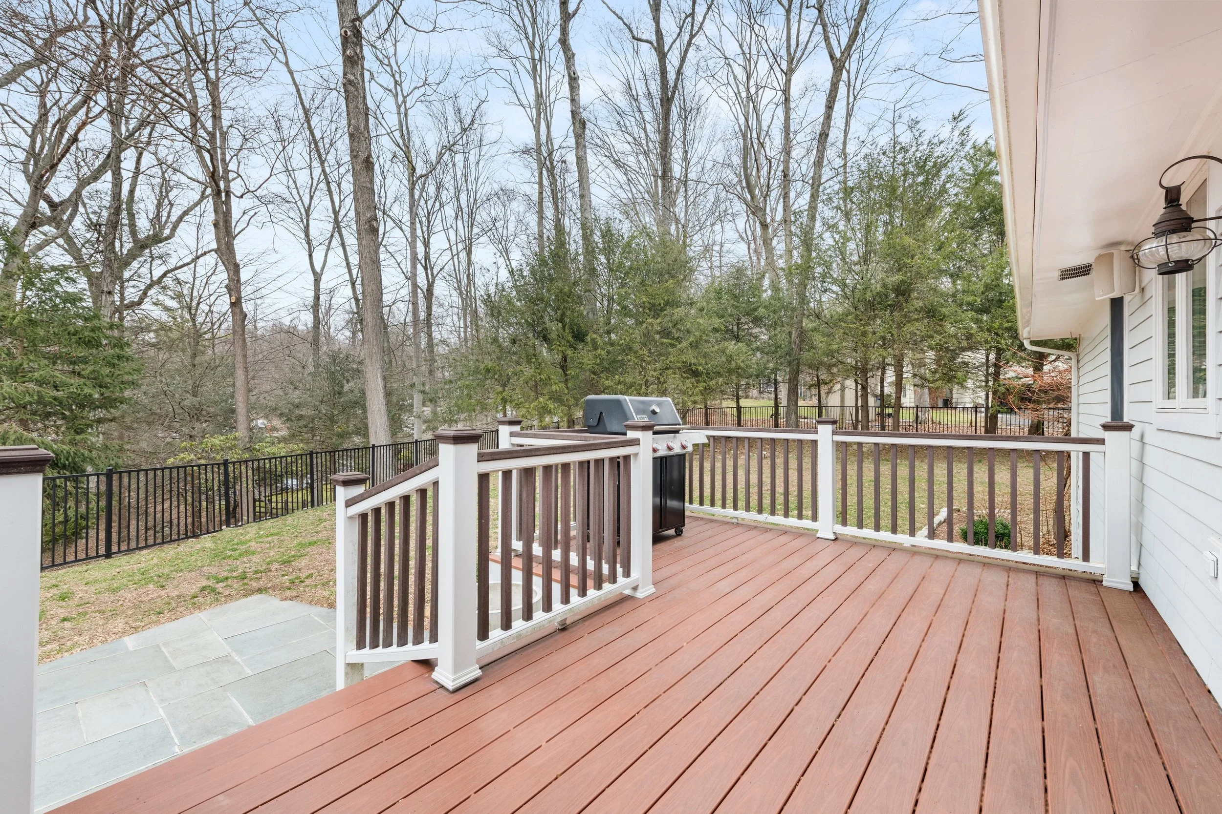 Spacious-deck-to-bluestone-patio_007-32-Berndale-Drive-Westport-CT-06880.jpg