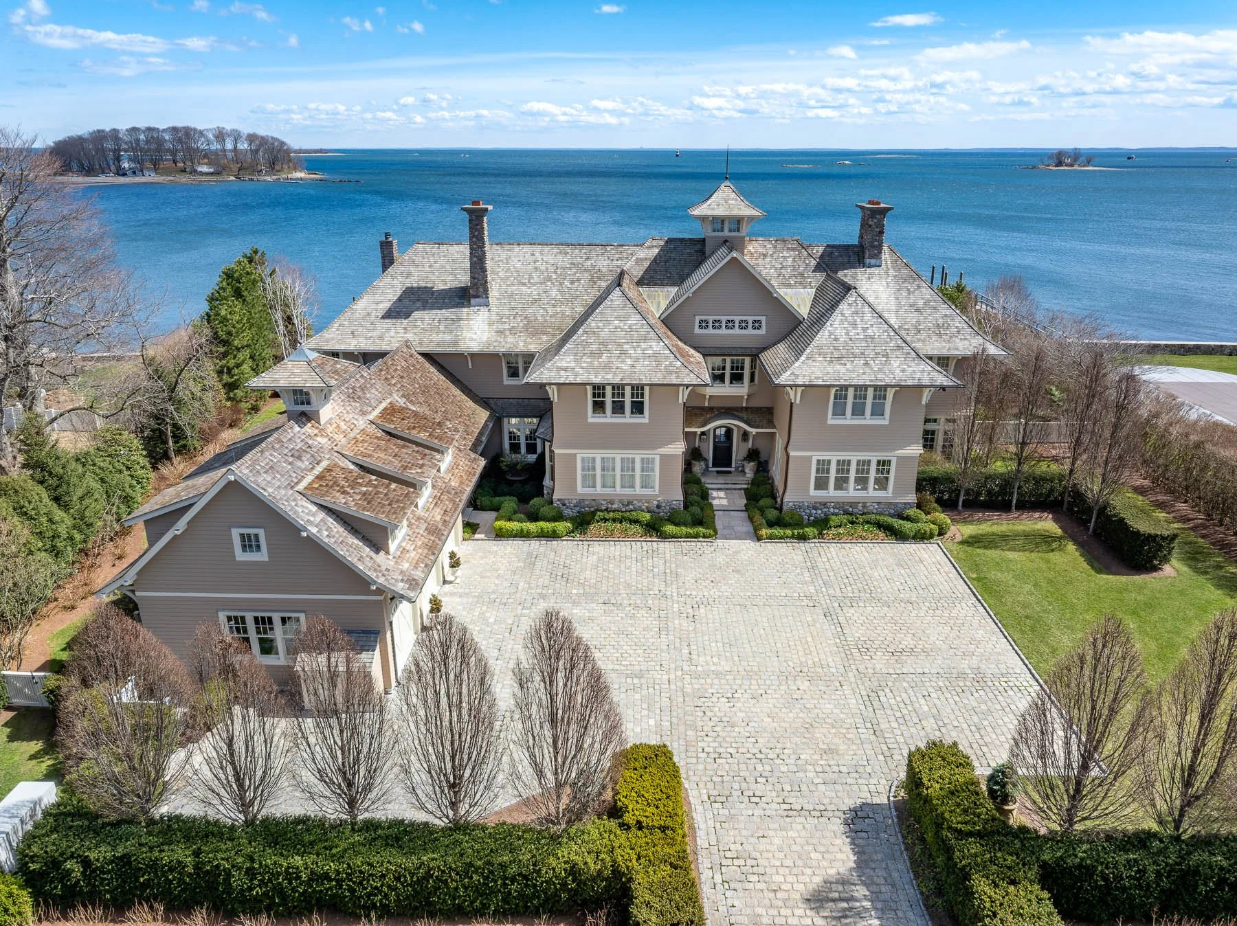 Front-of-home-10-Shorehaven-Road-Norwalk-CT_22.jpg