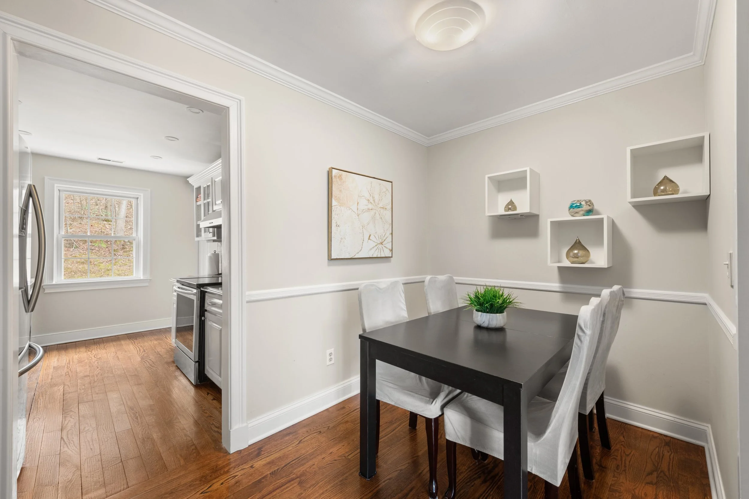 Dining-alcove-43-Village-Walk-Wilton-CT_021-.jpg