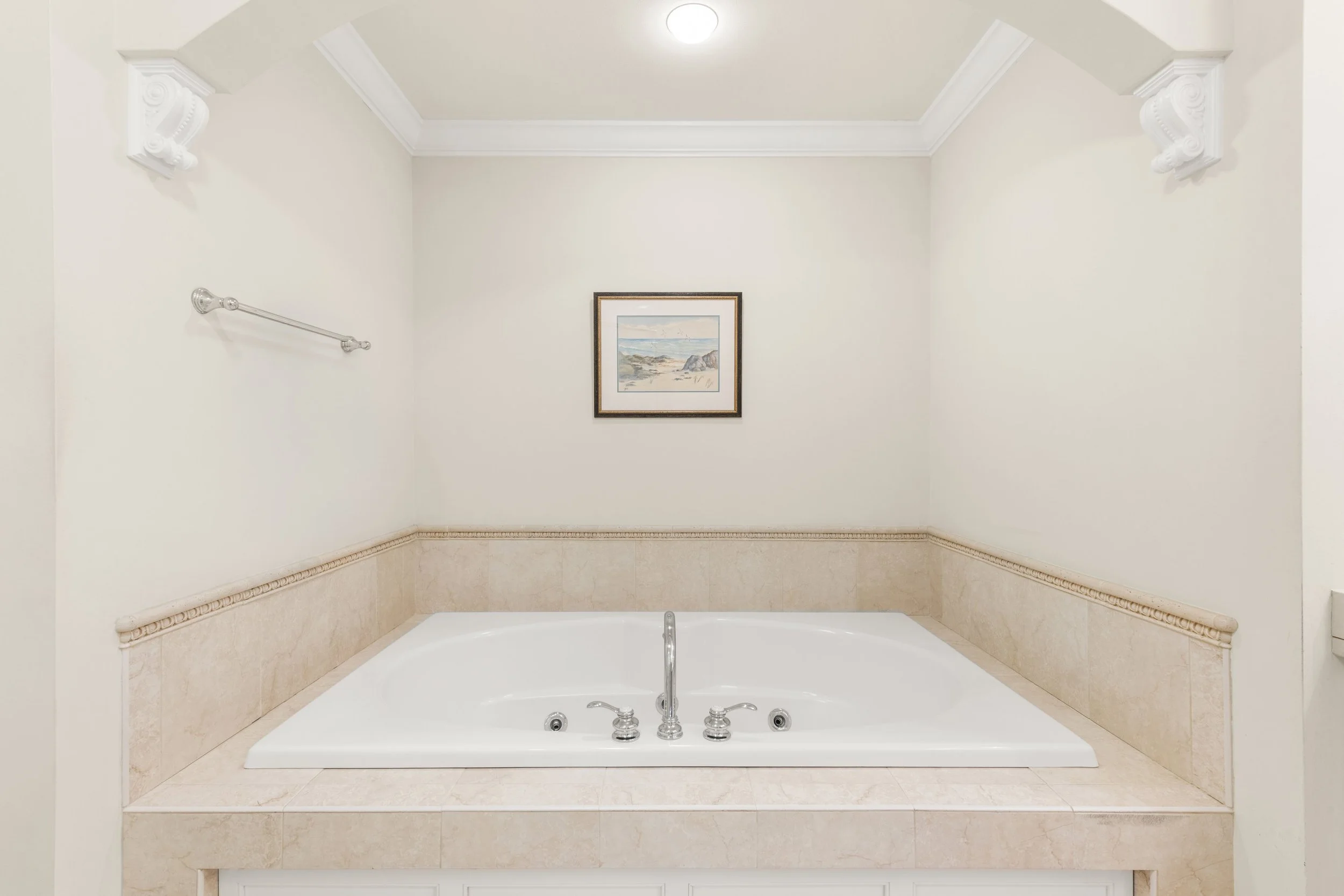 Primary-soaking-tub-70-Southport-Place-Fairfield-CT_033.jpg