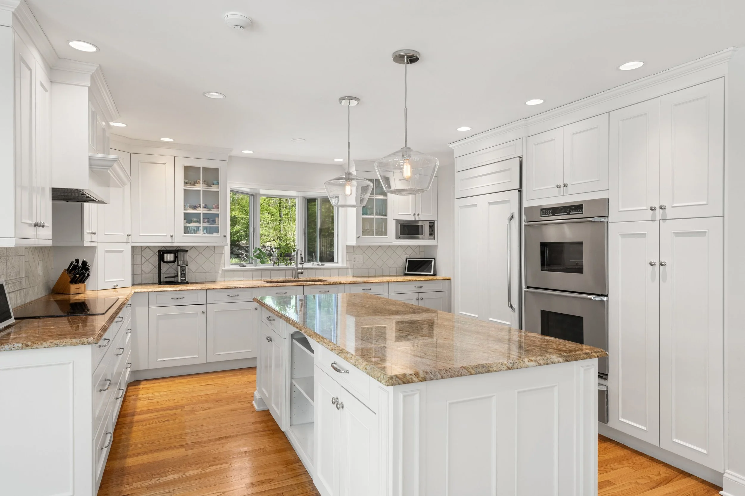 Kitchen-center-island-21-Timber-Mill-Lane_weston-CT_030.jpg