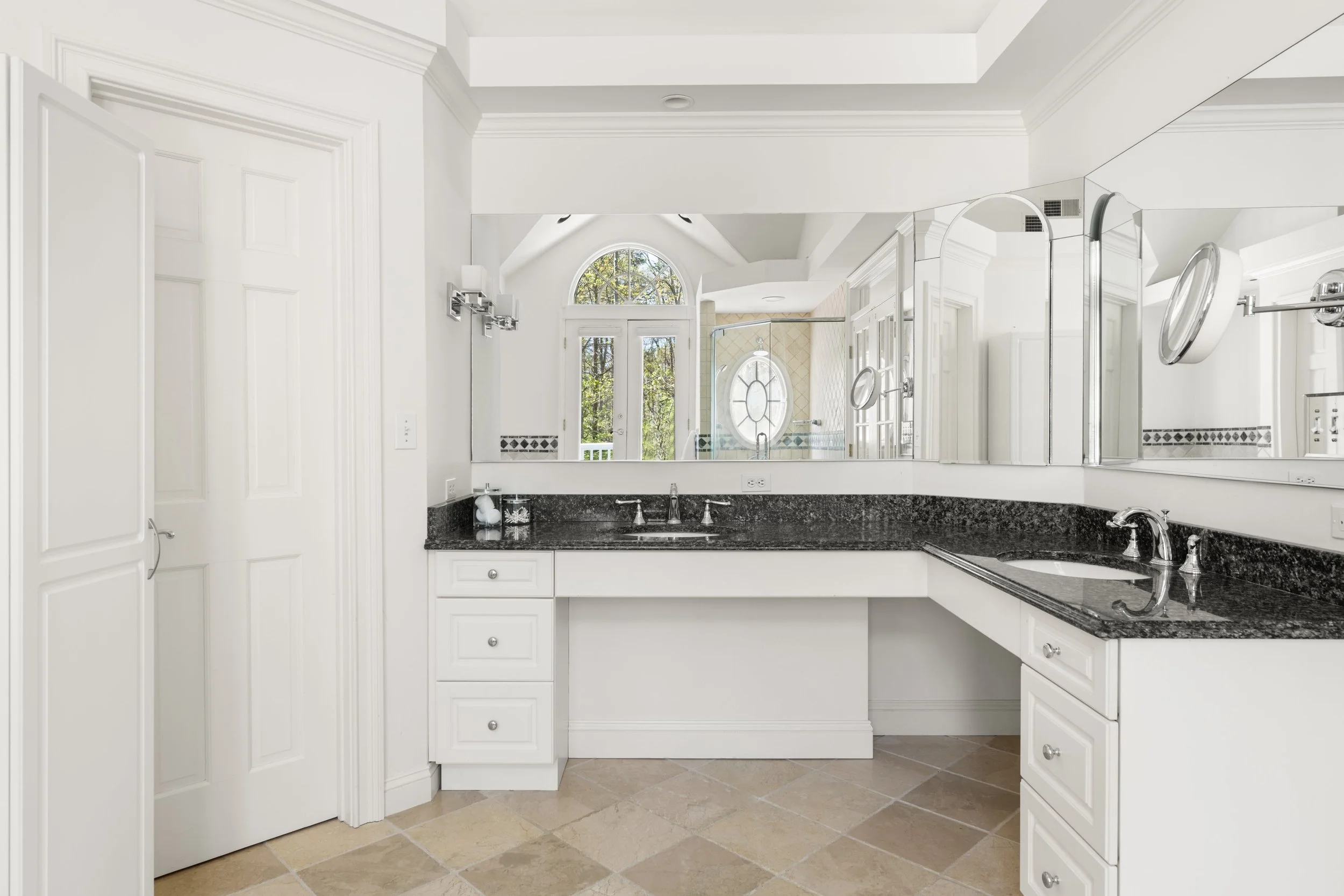 Primary-suite-vanities-21-Timber-Mill-Lane_weston-CT_050.jpg