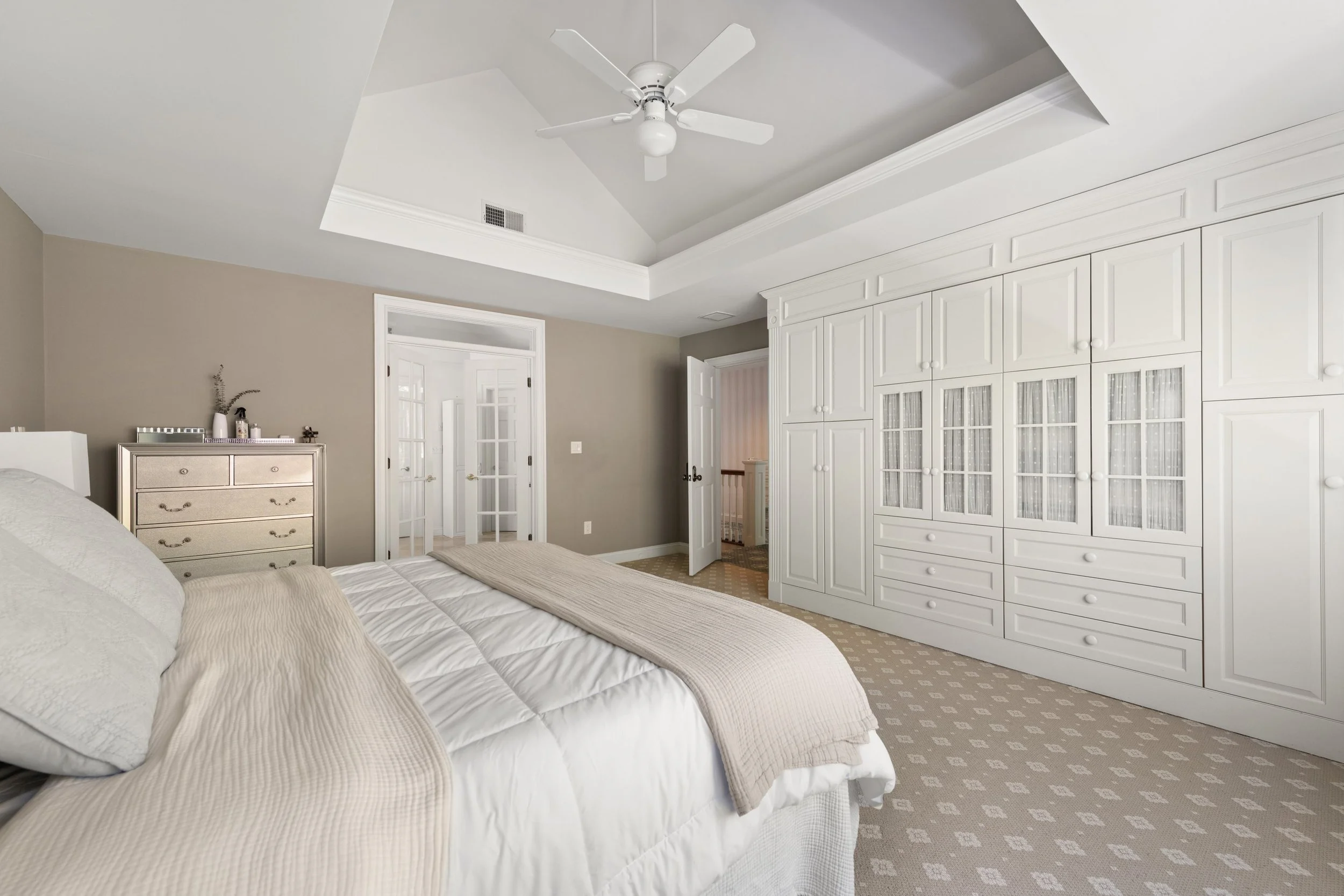 primary-suite-with-built-ins-21-Timber-Mill-Lane_weston-CT_048.jpg