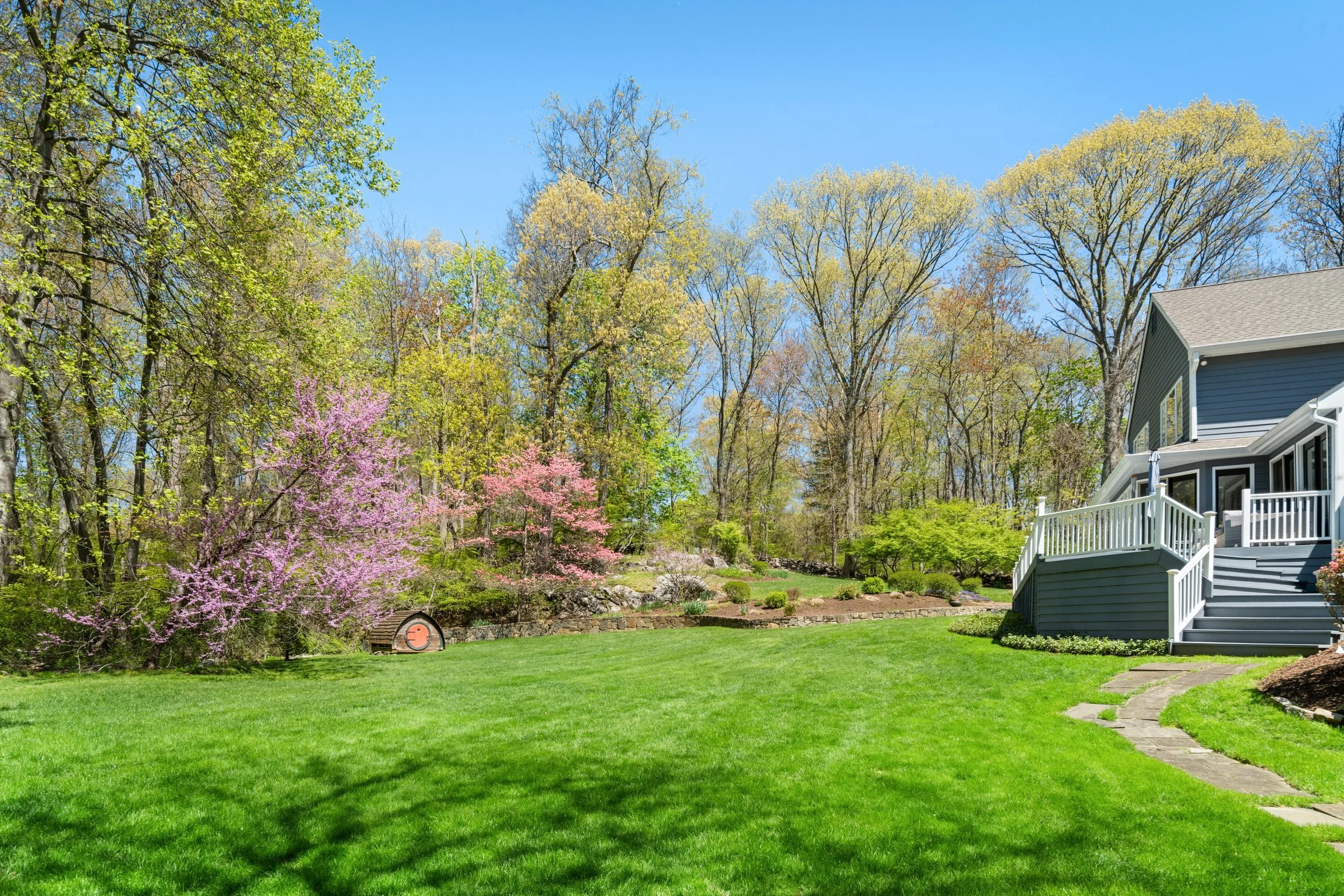 SIde-yard-21-Timber-Mill-Lane_weston-CT_006.jpg