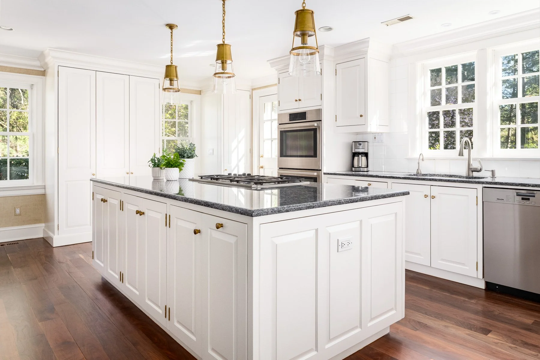 Kitchen-center-island_290-Lyons-Plain-Road-Weston-CT- 76.jpg