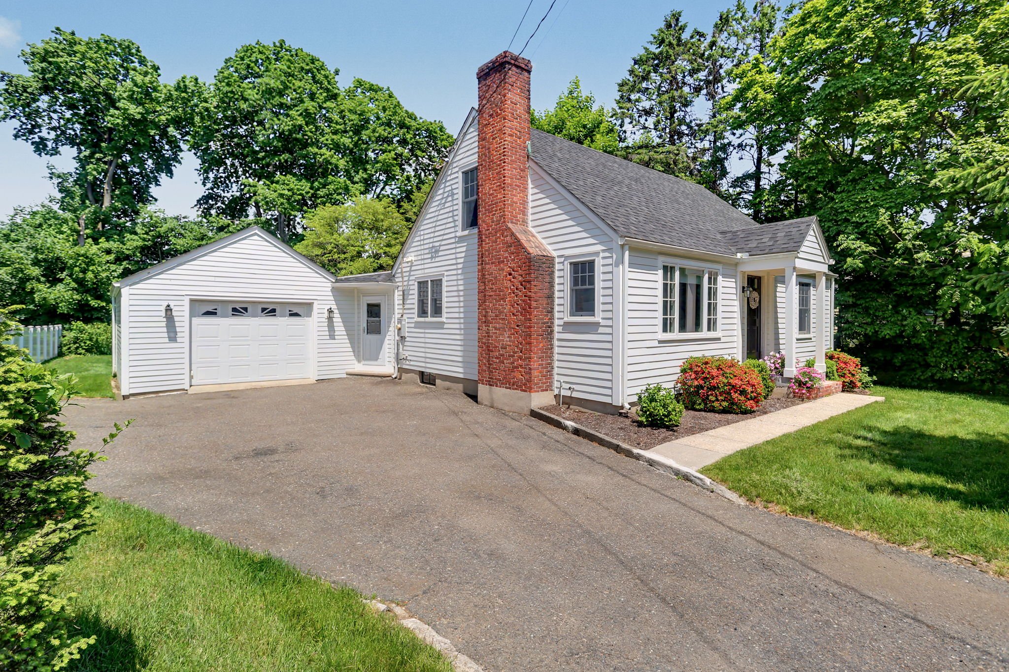 12-Sunrise-Road-Westport-CT_40-Driveway-garage.jpeg