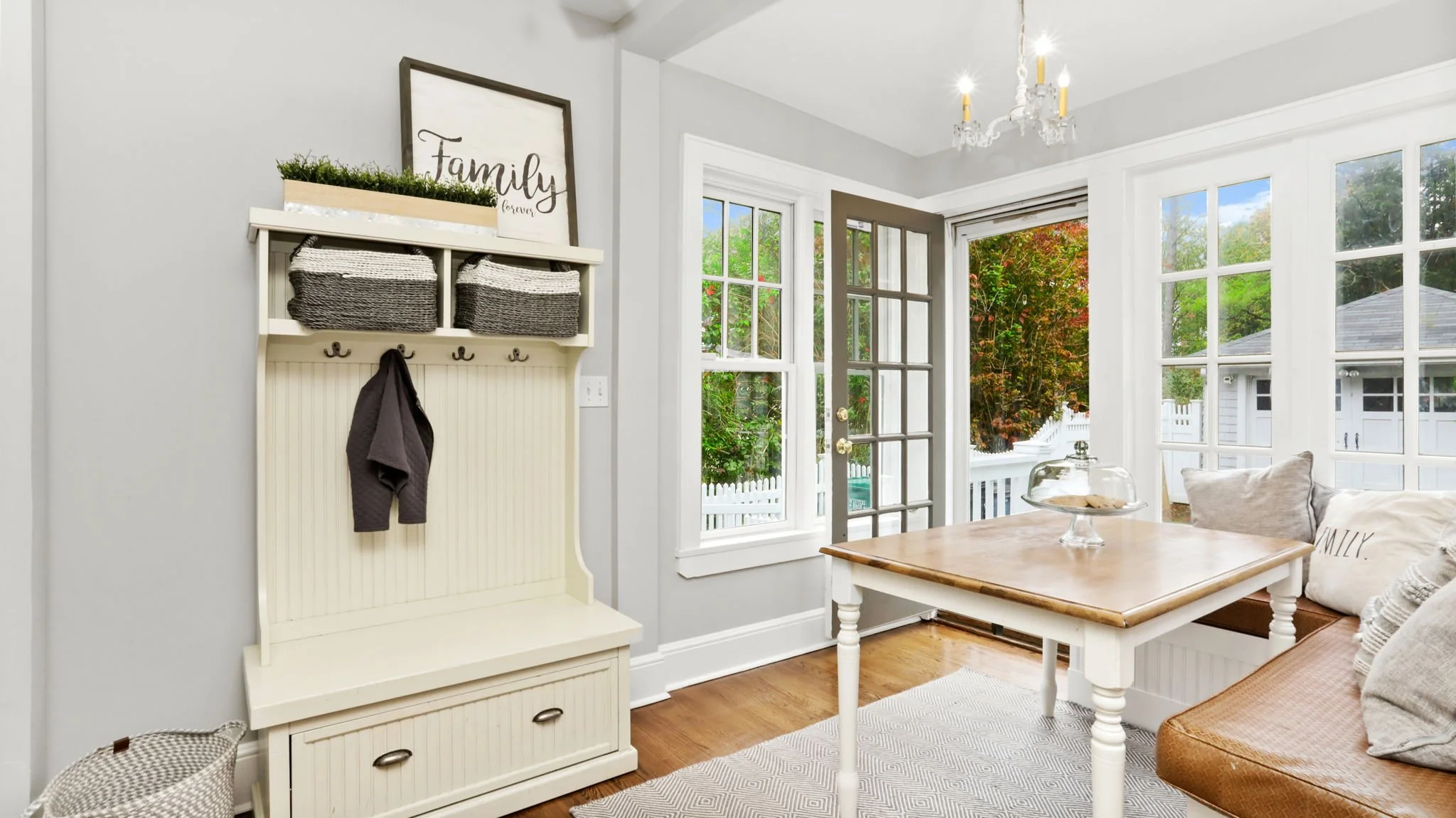 73-Fairmount-Terrace-Fairfield-CT-15_Kitchen-breakfast-nook.jpg