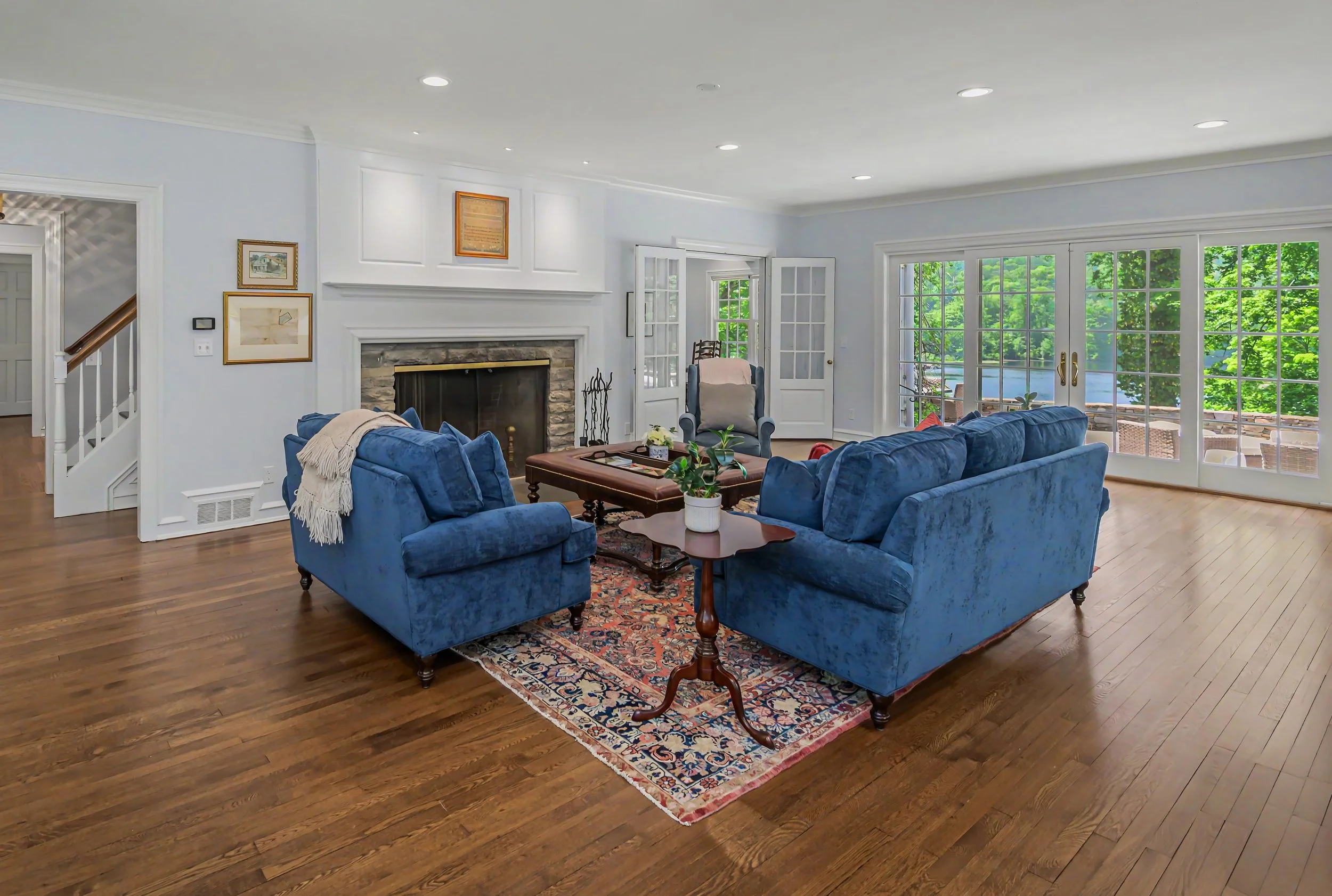 25-Pond-Road-Ridgefield-CT_JJG_0272-living-room-views.jpg