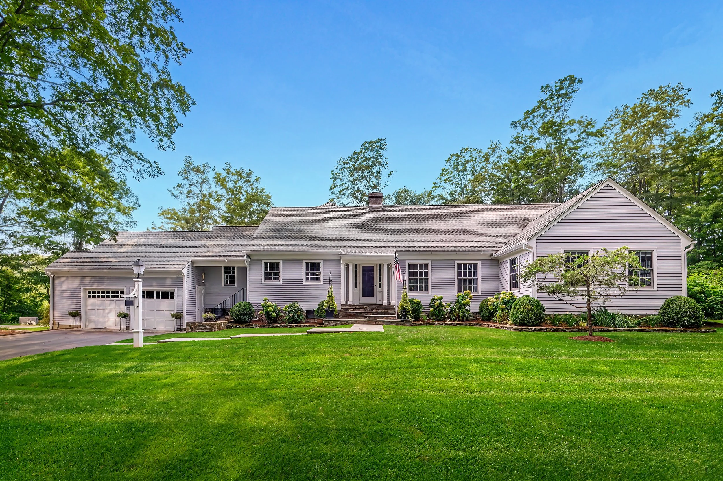 25-Pond-Road-Ridgefield-CT_JJG_3271-Front-of-home.jpg
