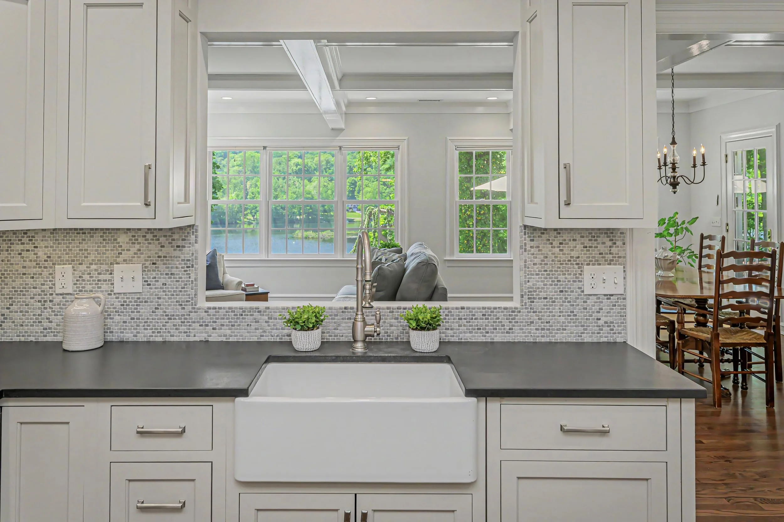 25-Pond-Road-Ridgefield-CT_JJG_0305-kitchen-views.jpg