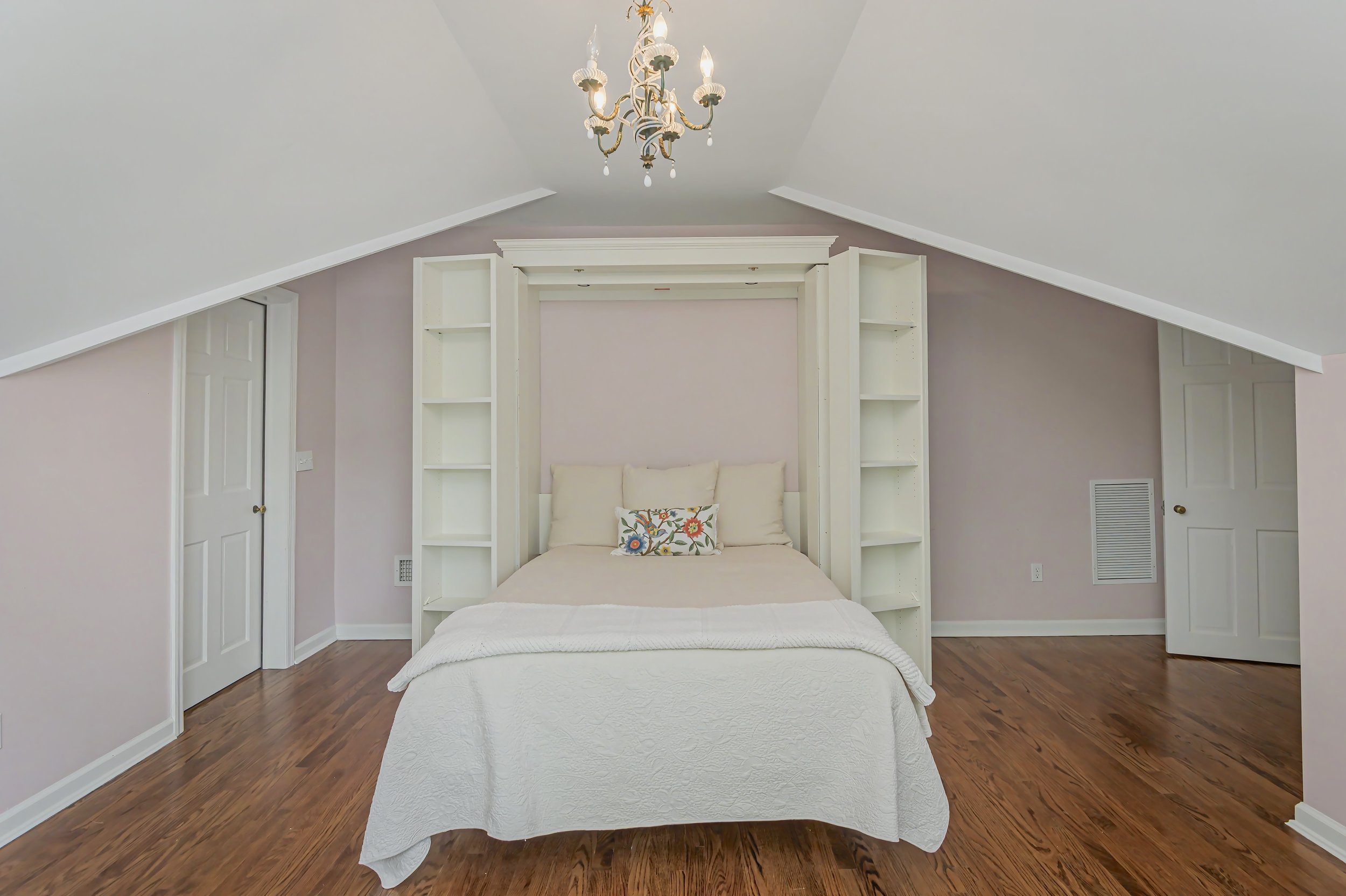 25-Pond-Road-Ridgefield-CT_JJG_0228-upper-level-study-spare-bedroom.jpg