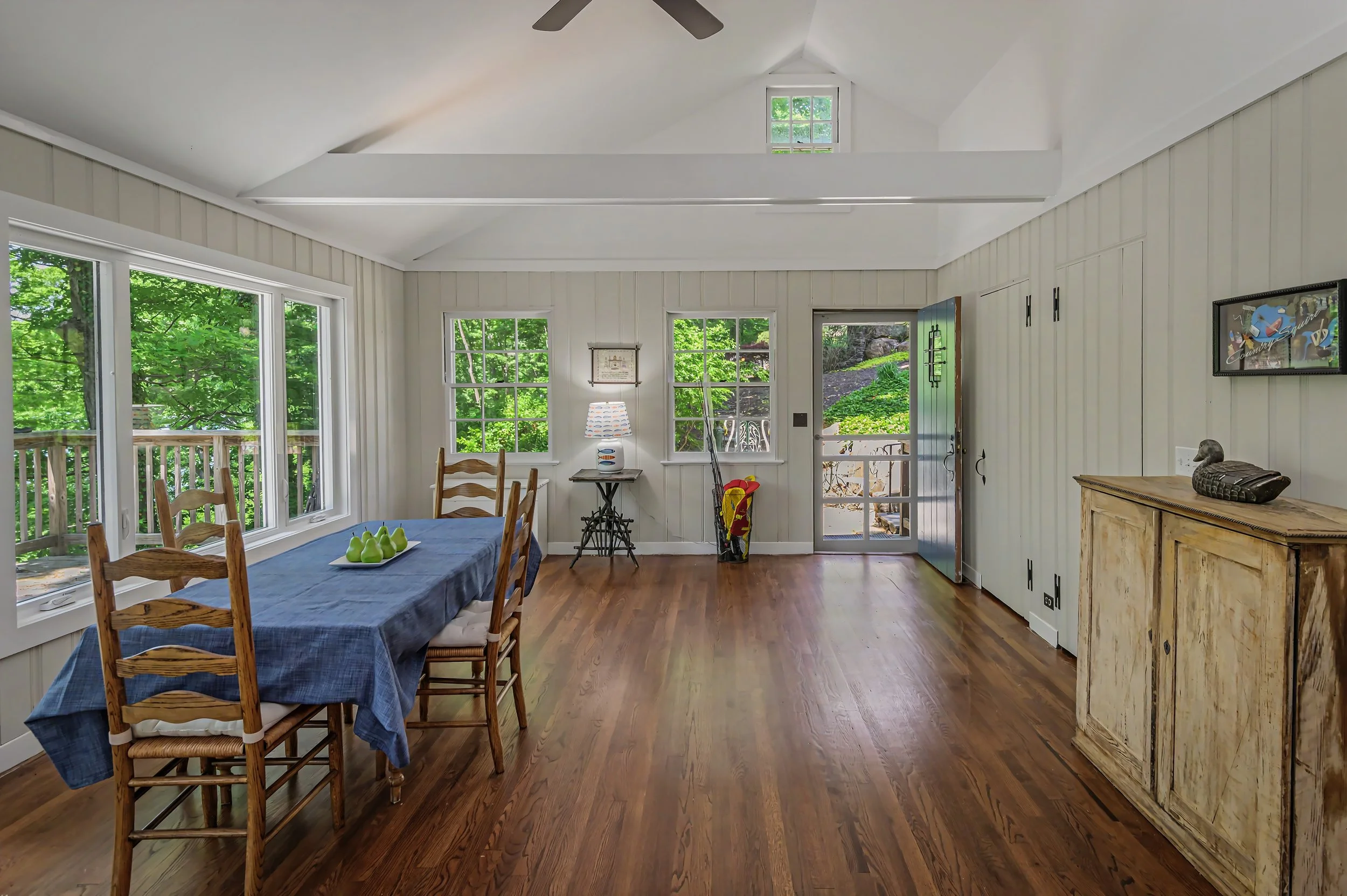 25-Pond-Road-Ridgefield-CT_JJG_0378-cotttage-great-room.jpg