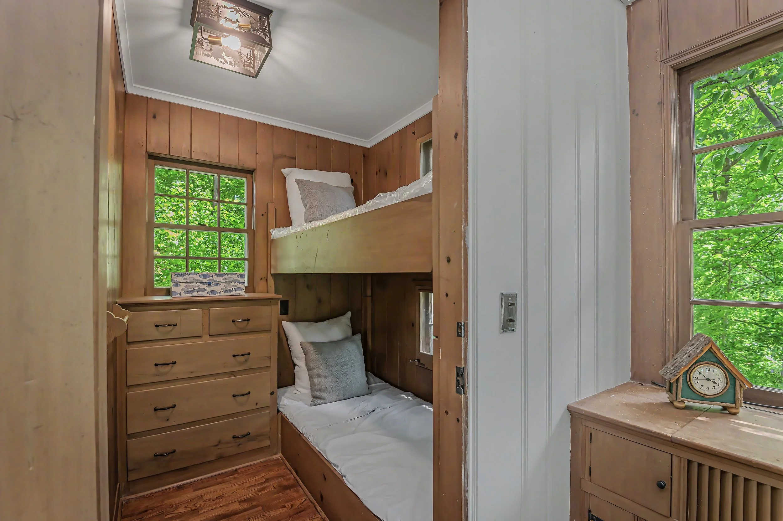 25-Pond-Road-Ridgefield-CT_JJG_0353-cottage-bunks.jpg