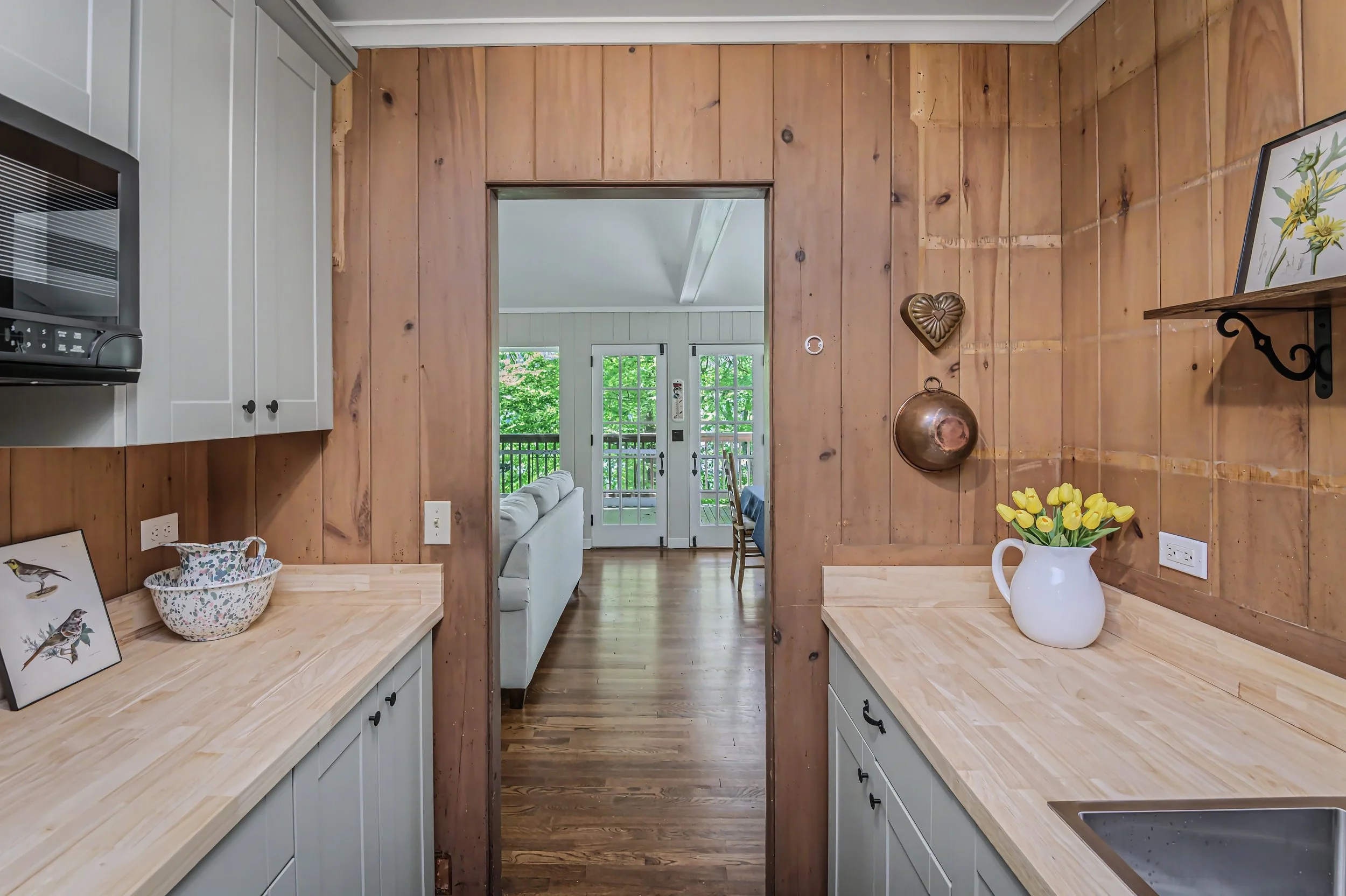 25-Pond-Road-Ridgefield-CT_JJG_0375-cottage-kitchen.jpg