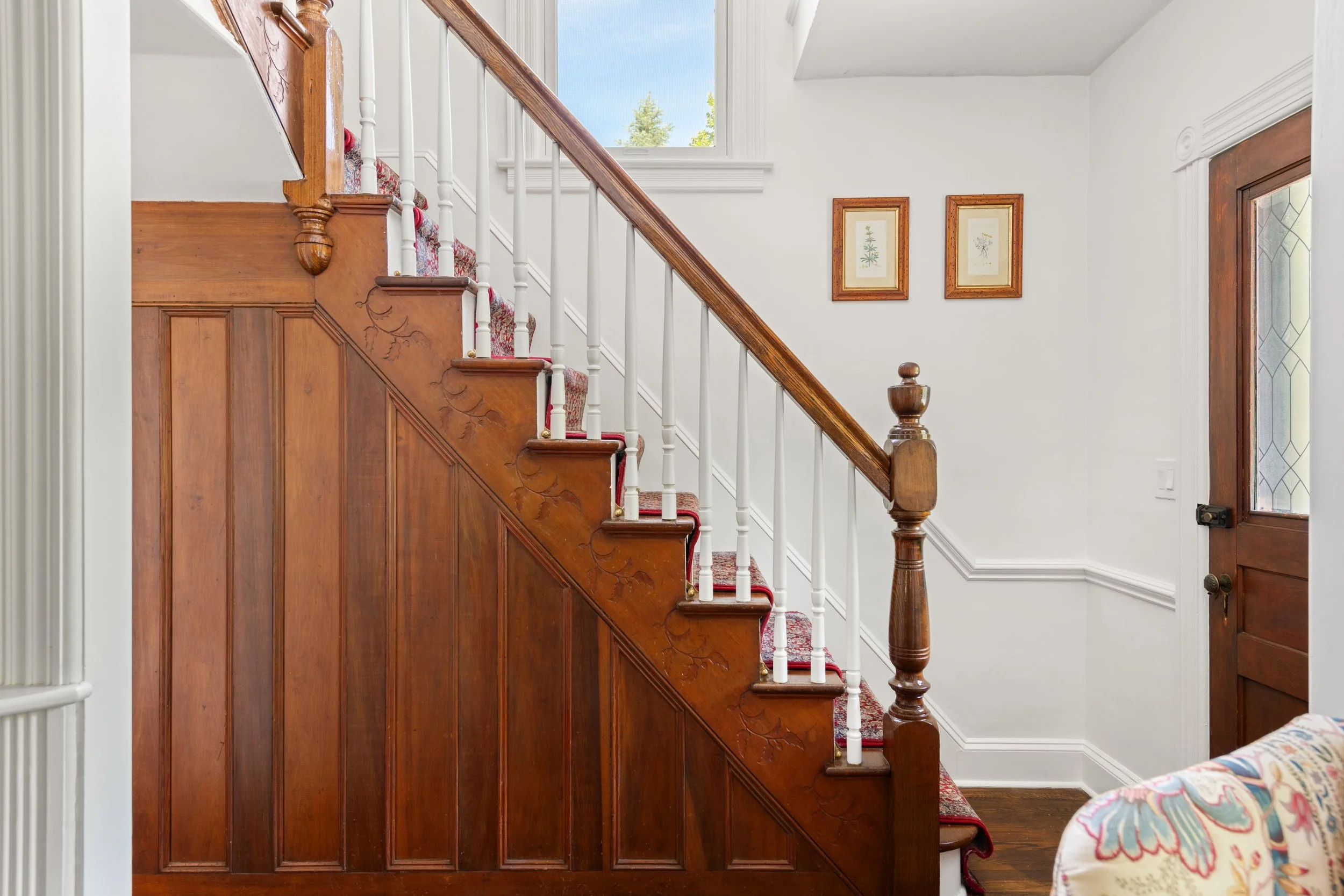 Foyer-staircase-170-New-Canaan-Avenue-Norwalk-CT_036.jpg