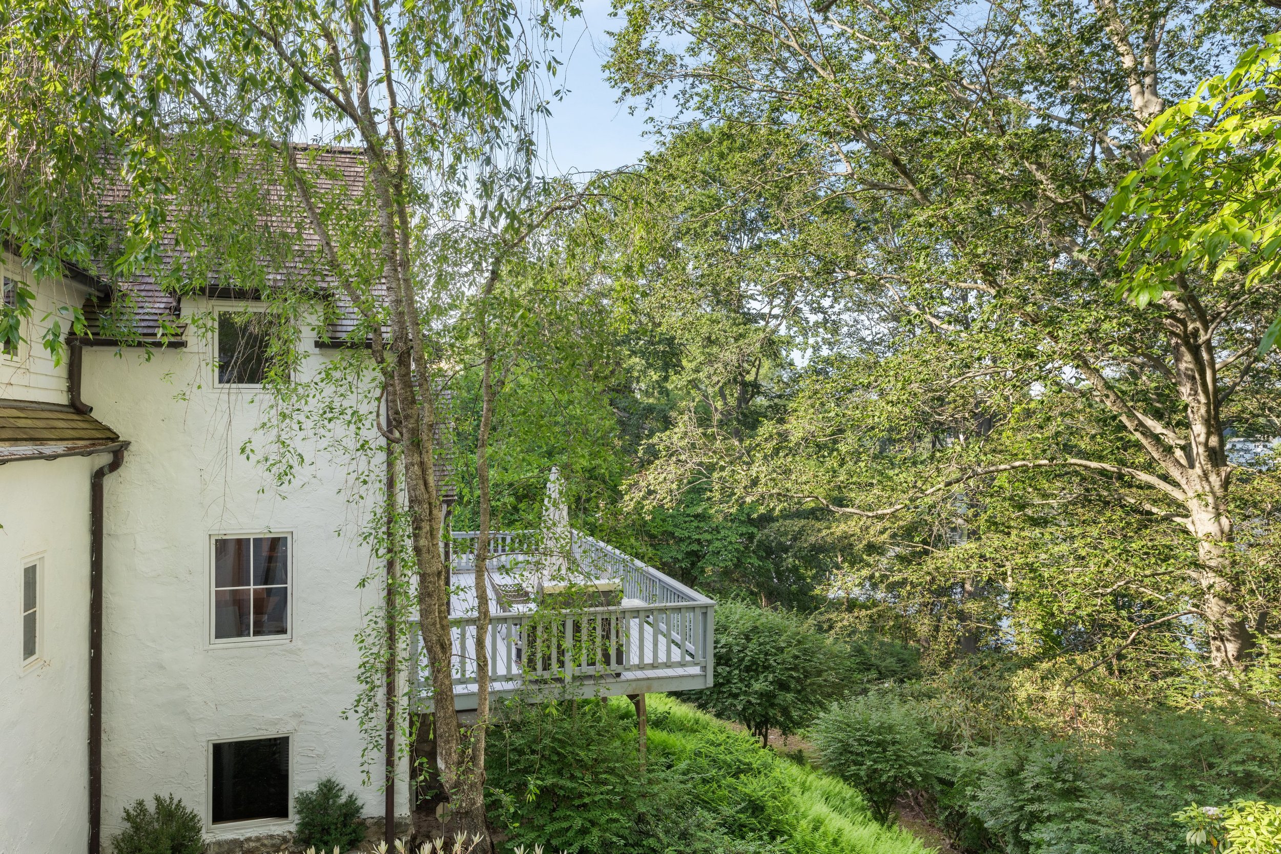 Back-deck-18-River-Lane-Westport-CT_049-.jpg
