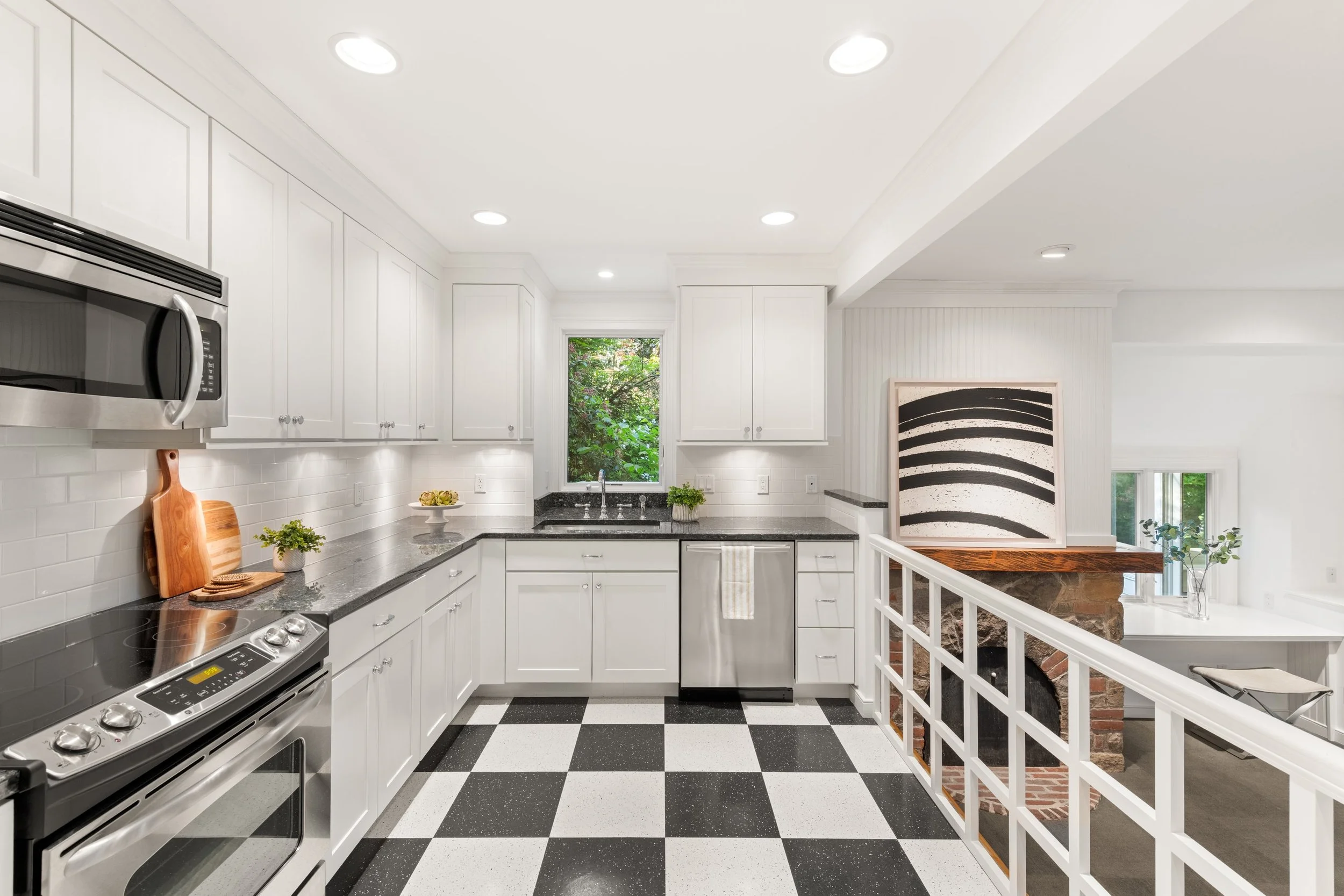 Studio-kitchen-18-River-Lane-Westport-CT_050-.jpg