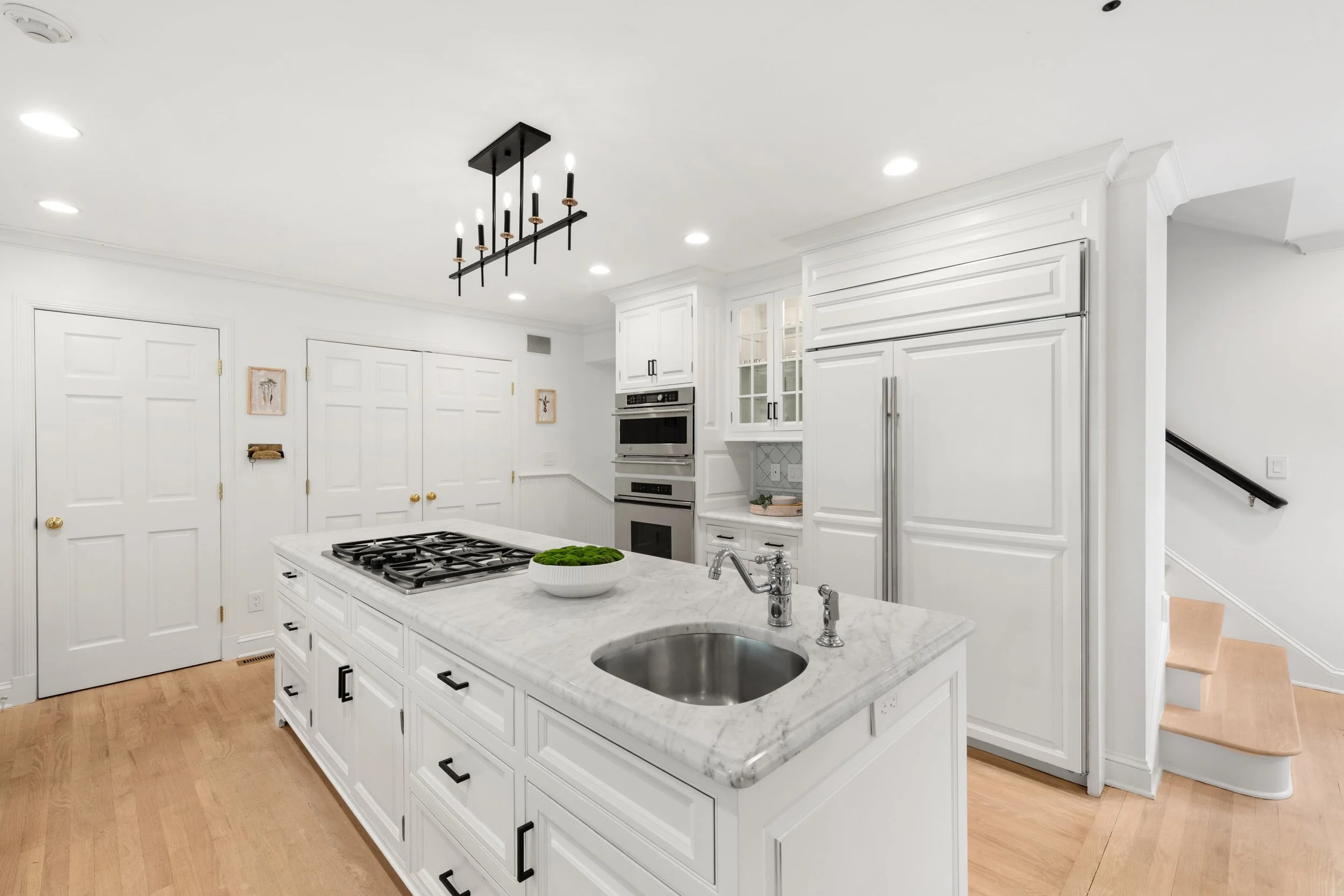 Kitchen-center-island-18-Silver-Brook-Road-Westport-CT_048-.jpg