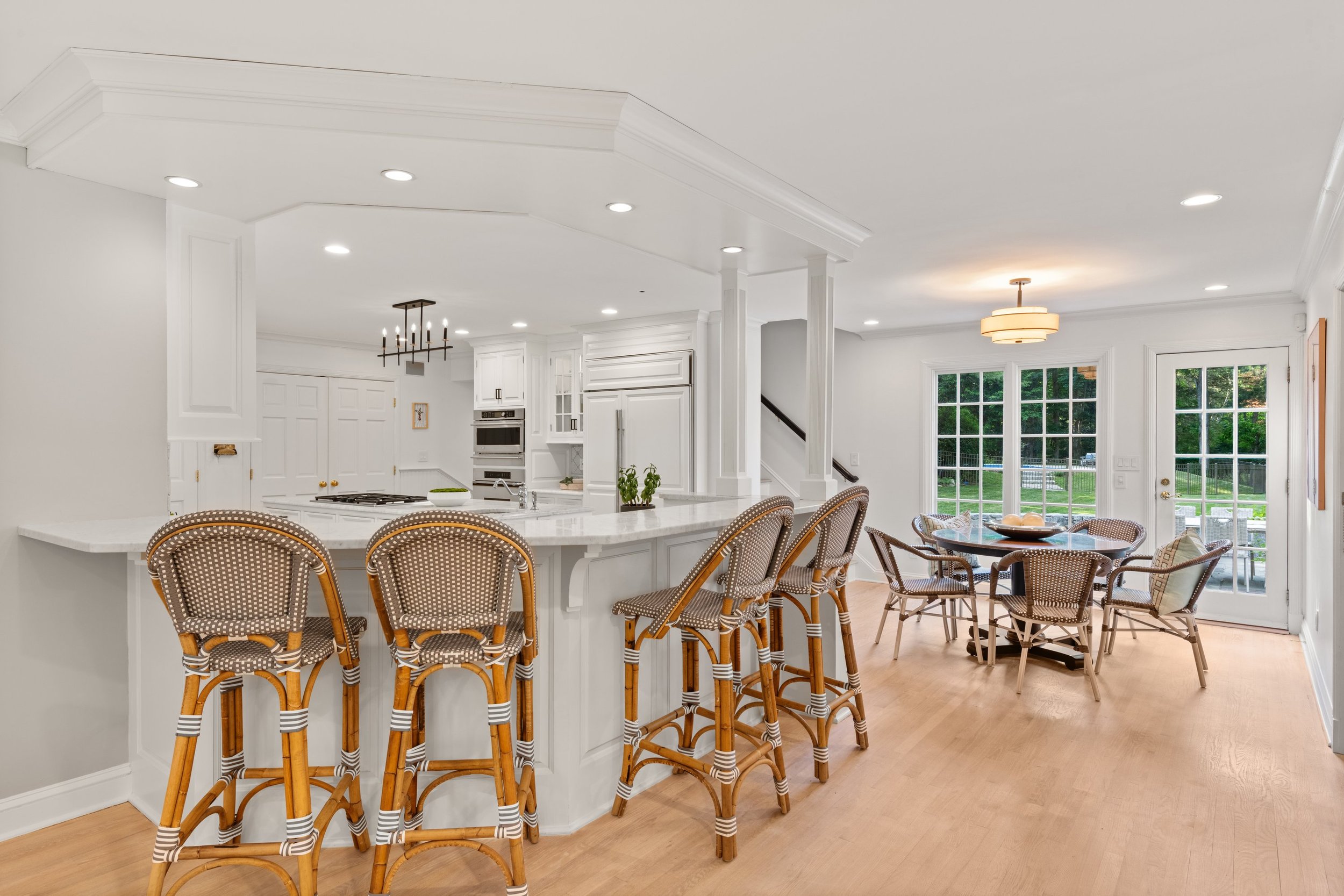 Kitchen-seating-18-Silver-Brook-Road-Westport-CT_045-.jpg