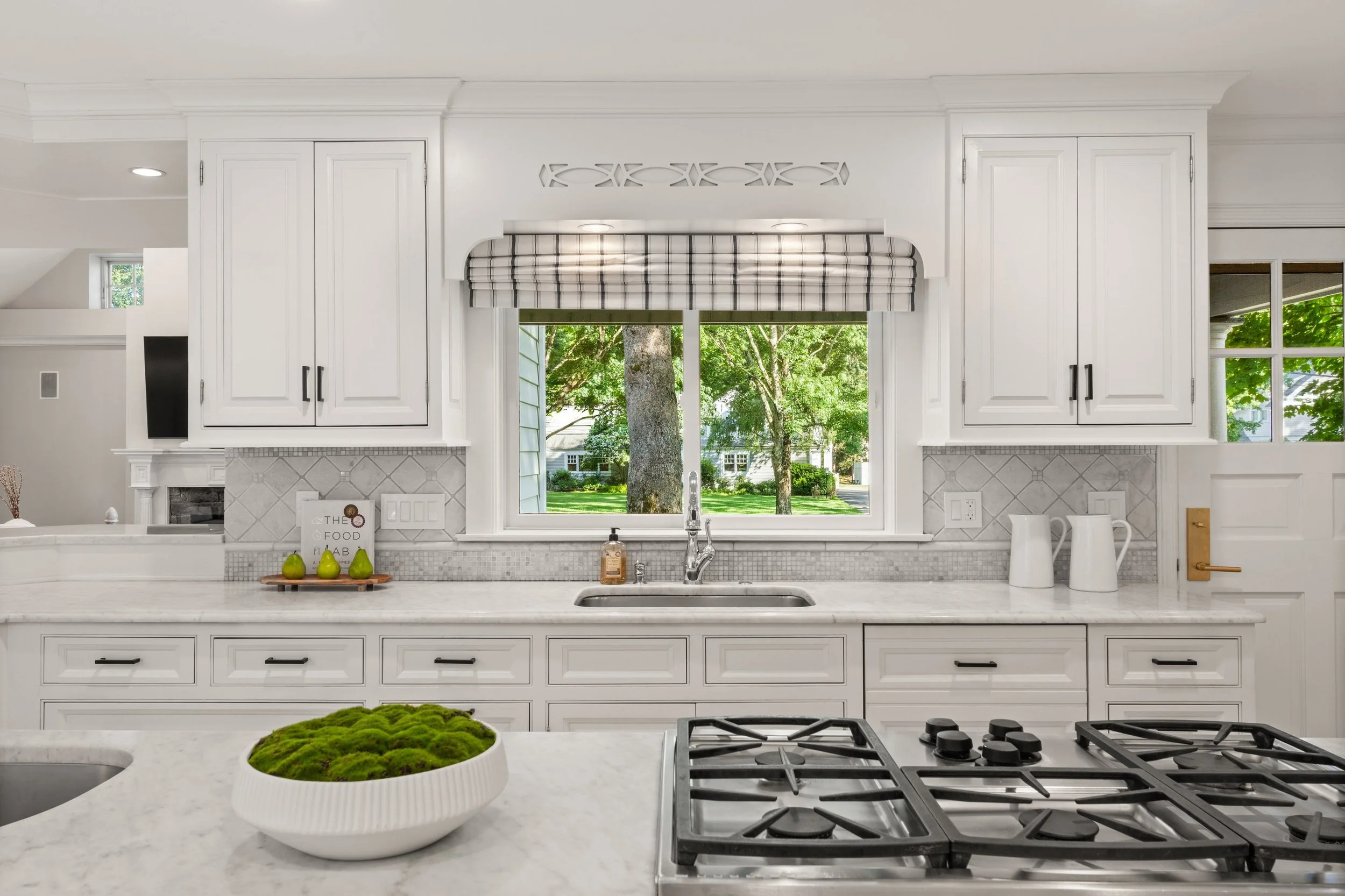 Kitchen-views-18-Silver-Brook-Road-Westport-CT_053-.jpg