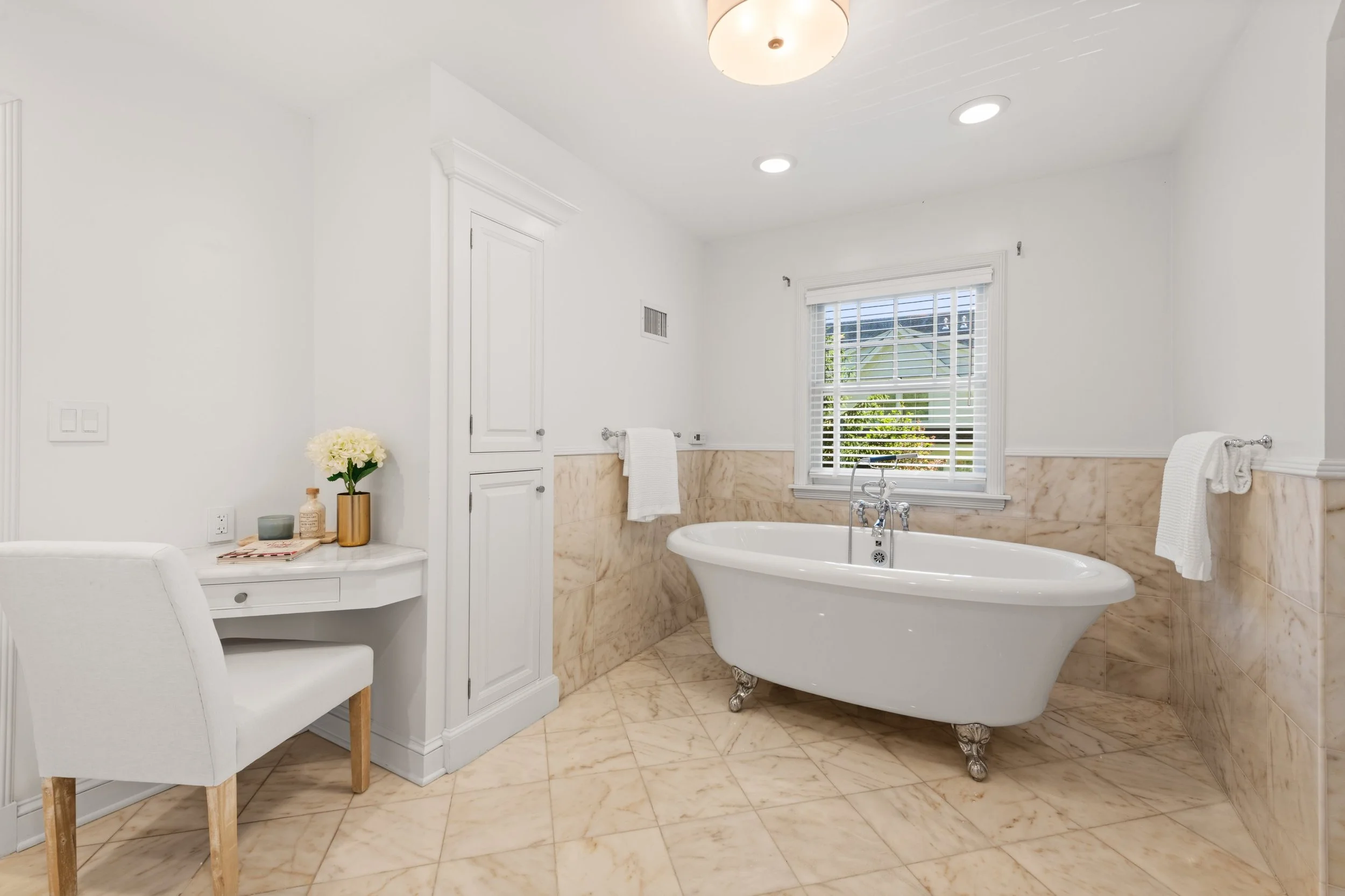 Primary-suite-18-Silver-Brook-Road-Westport-CT_060-.jpg