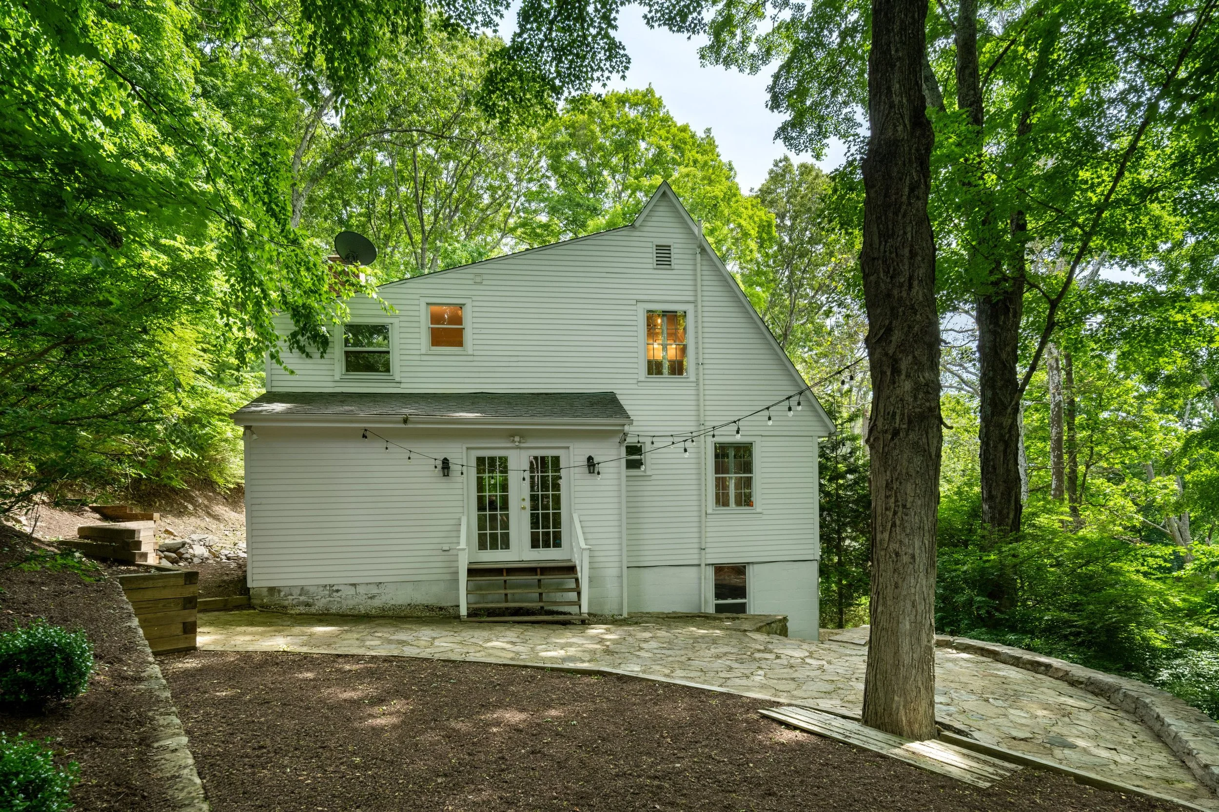 Back-patio_123-Lyons-Plain-Road-Weston-CT_015-.jpg
