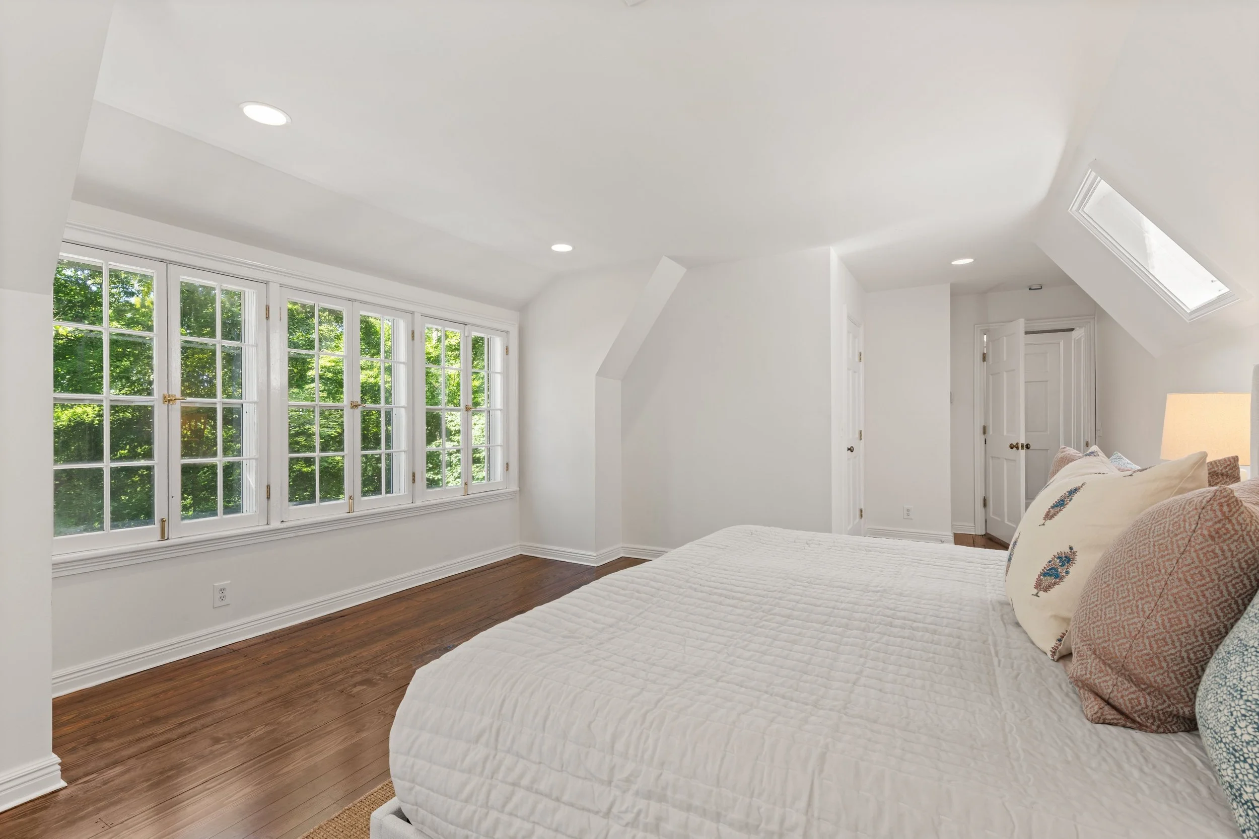 Primary-bedroom_123-Lyons-Plain-Road-Weston-CT_044-.jpg