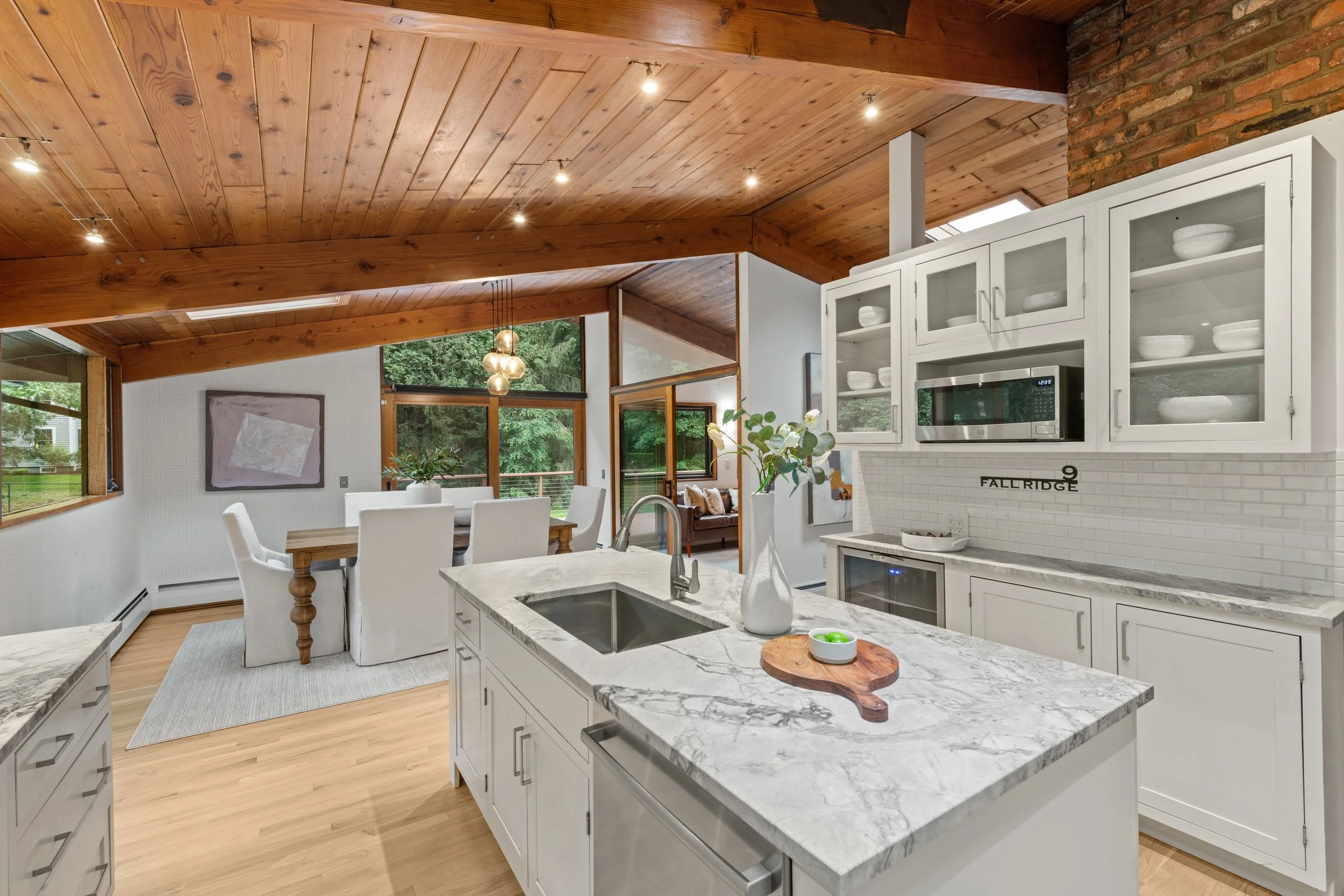 Kitchen_9-Fall-Ridge-Road-Weston-CT_039-.jpg
