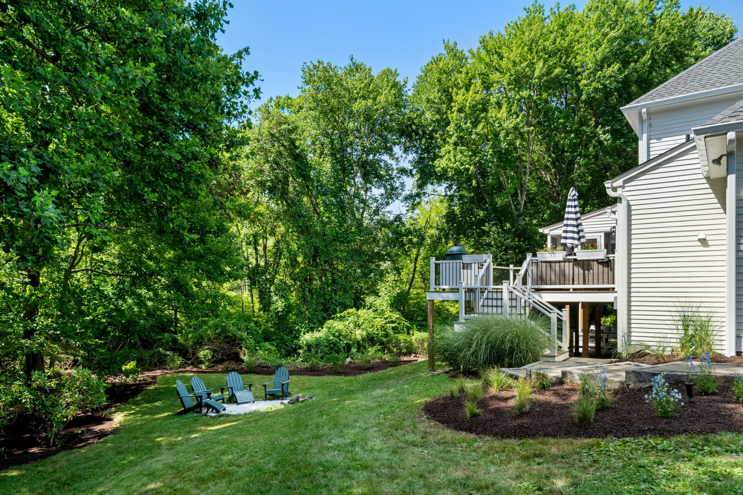 Secluded-backyard_1680-Cross-Highway-Fairfield-CT_006-.jpg