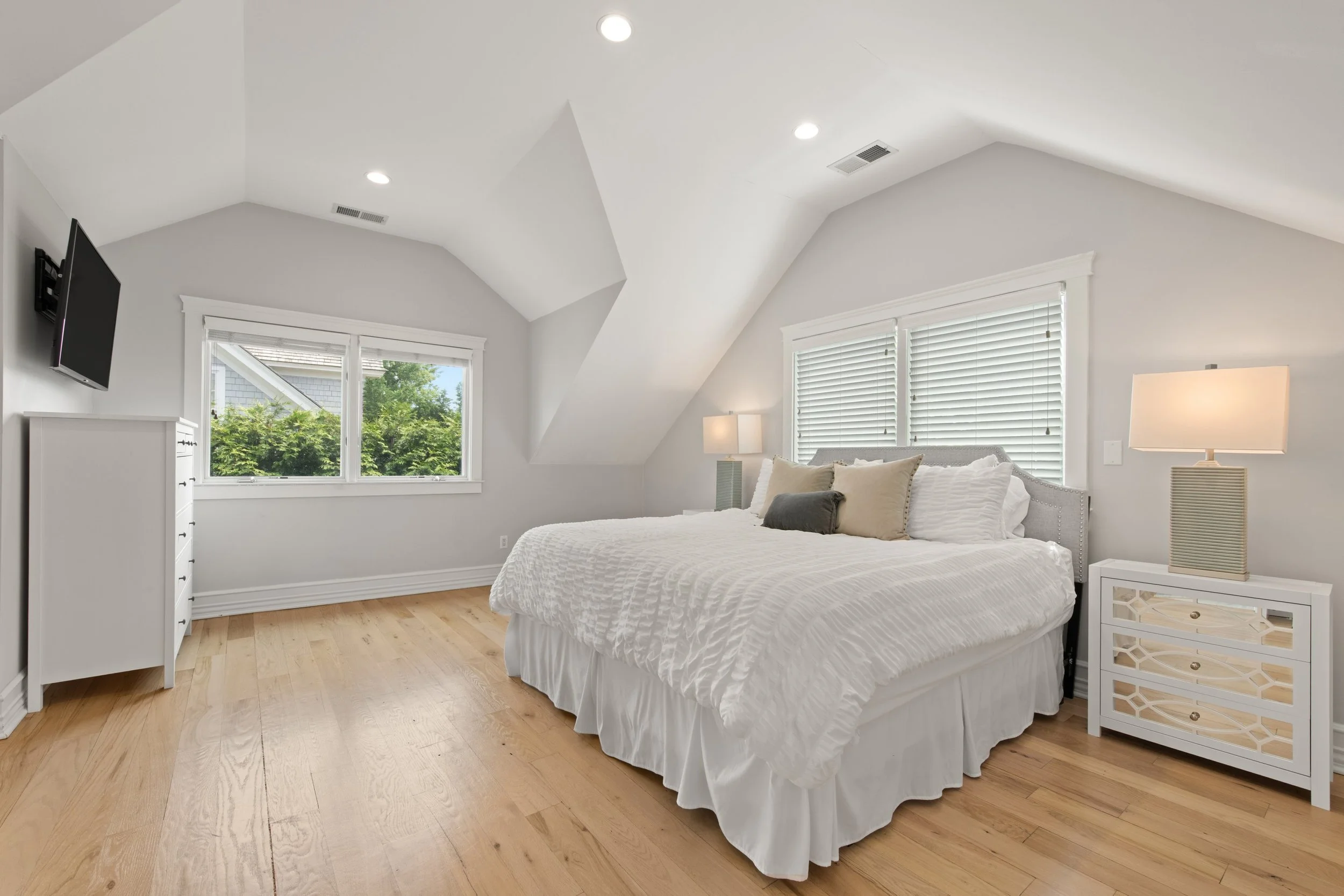 Ensuite-Bedroom_30-Shorefront-Park-Norwalk-CT_062.jpg