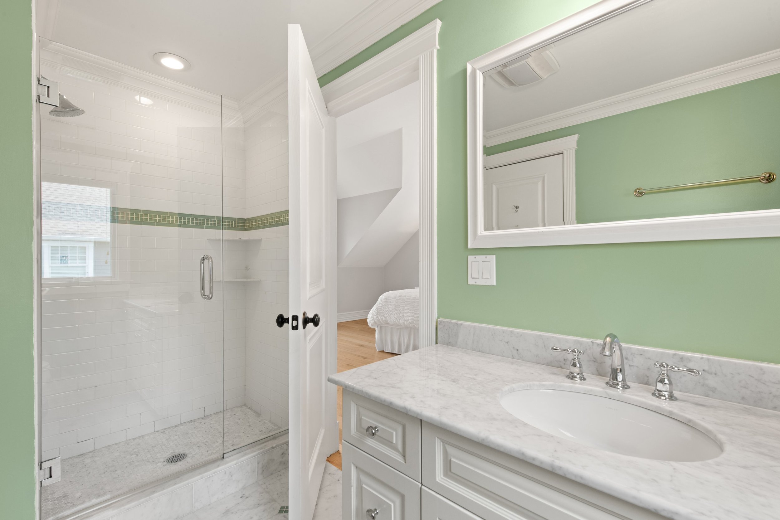 Ensuite-bath_30-Shorefront-Park-Norwalk-CT_061.jpg