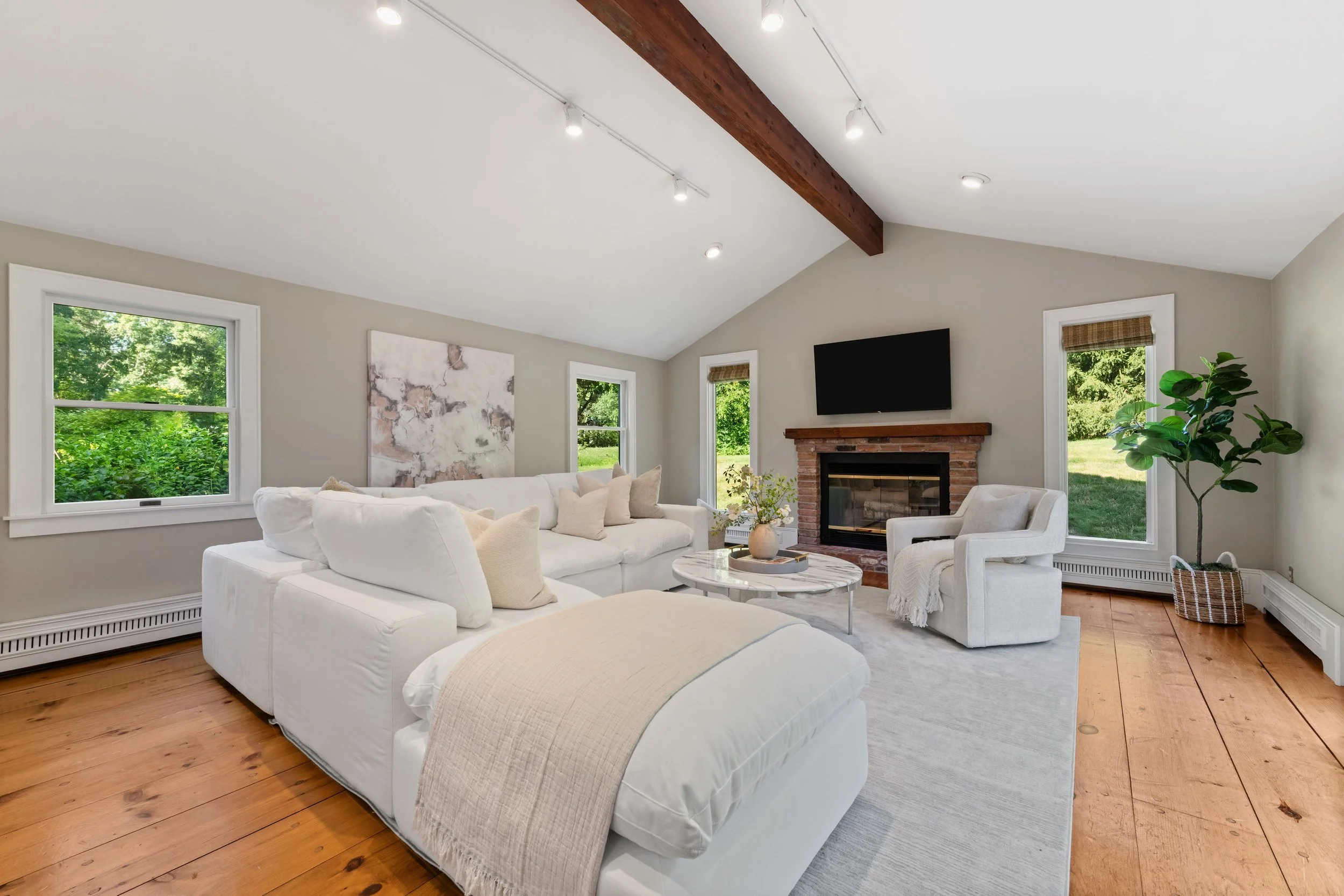 Great-room-130-Blue-Ridge-Road-Wilton-CT_025-.JPG