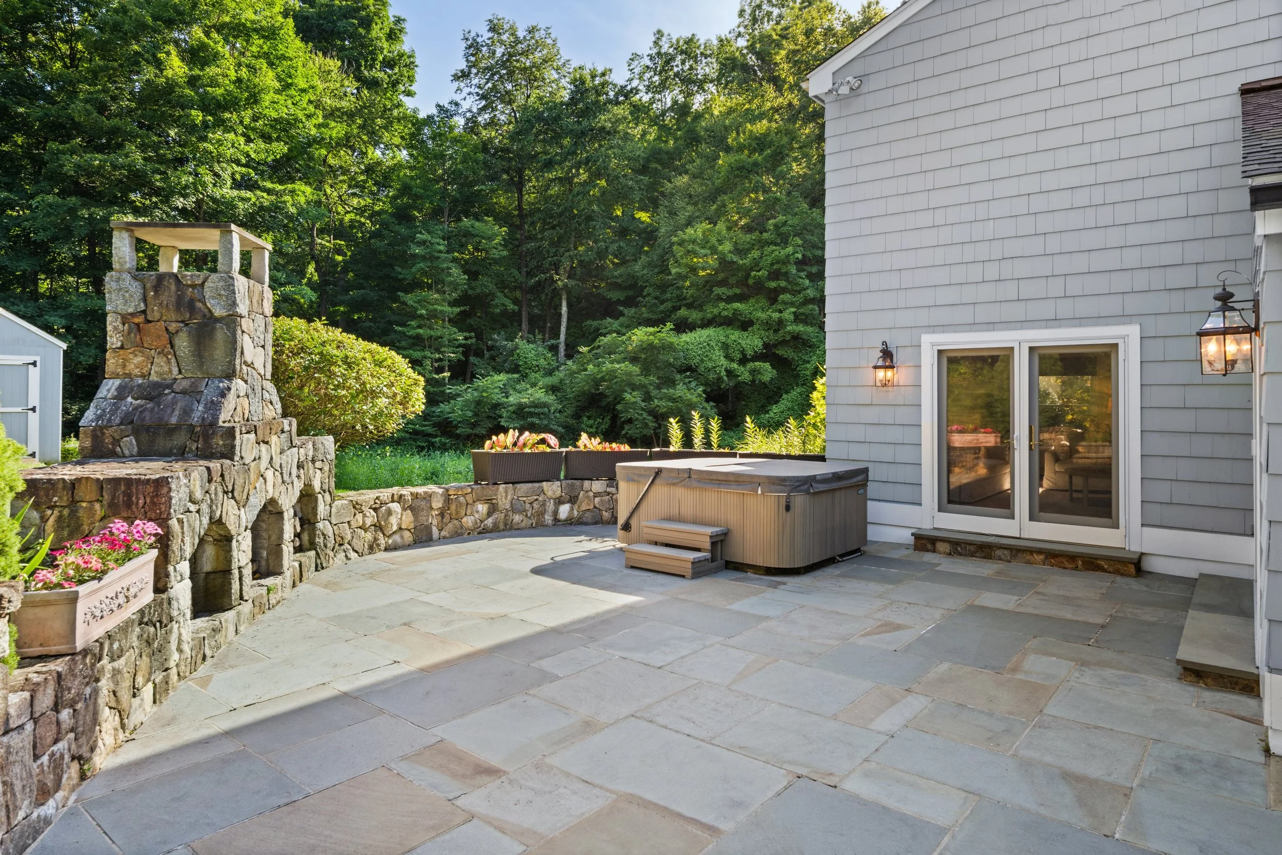 Outdoor-fireplace-130-Blue-Ridge-Road-Wilton-CT_010-.JPG