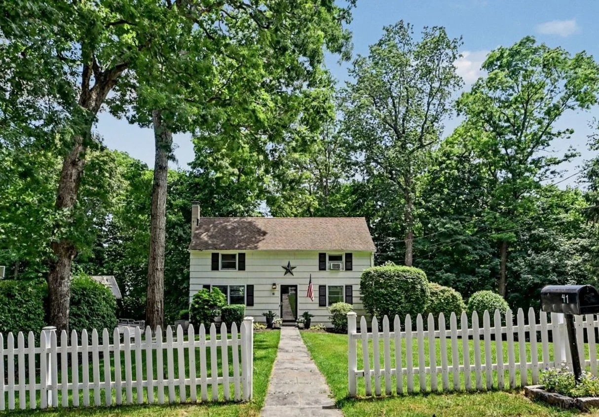 41 Ledgewood Drive, Norwalk