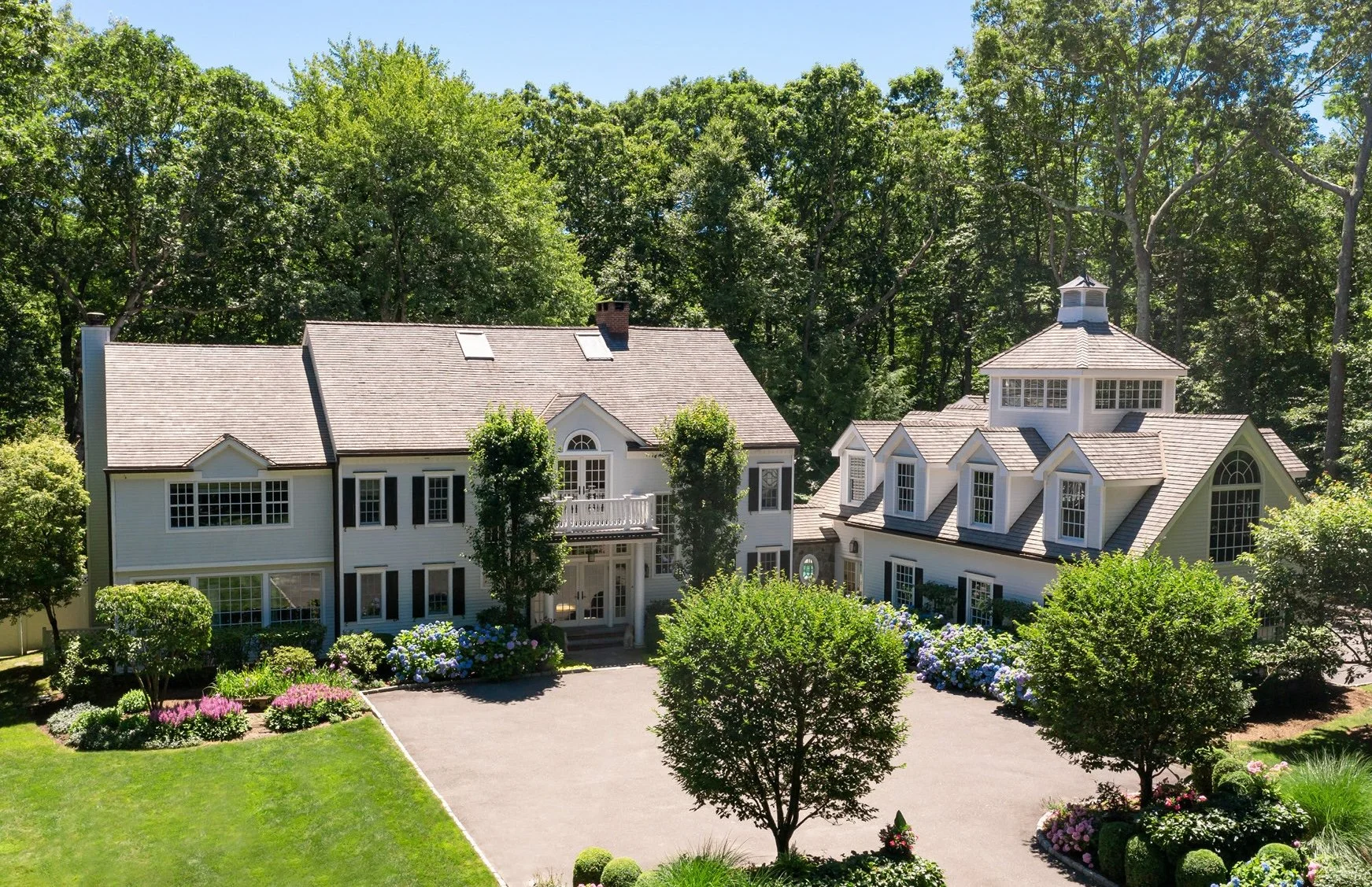 34 Laurel Lake West, Weston
