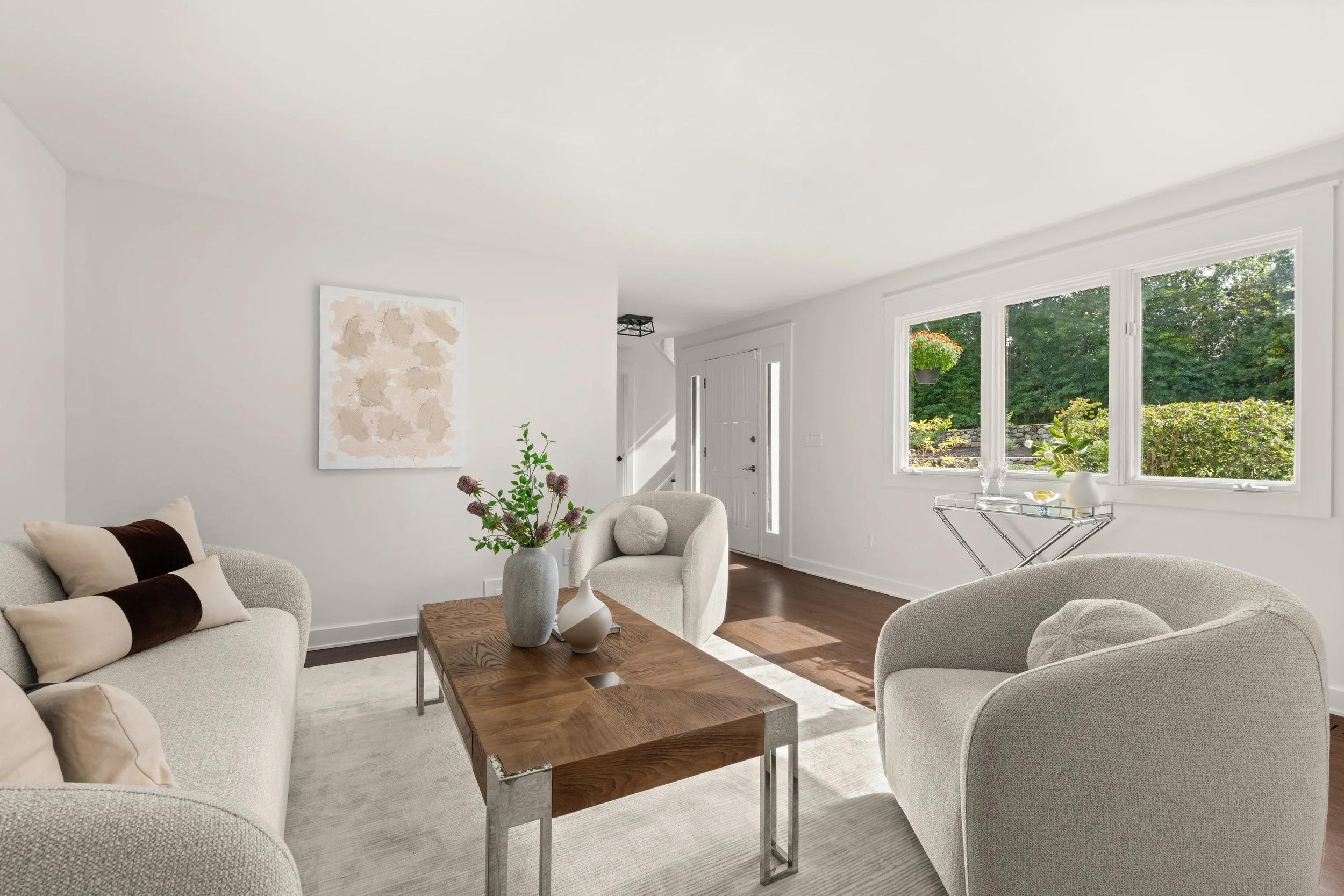 Living-room_418-Morehouse-Road-Easton-CT_031-.jpg