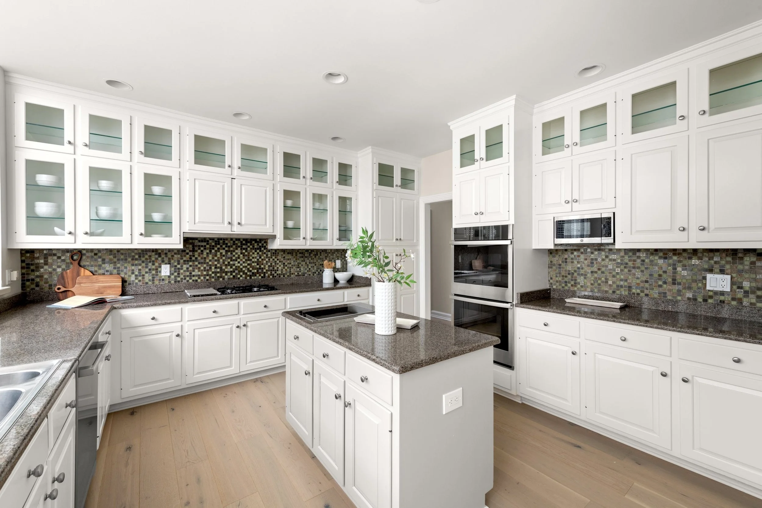Kitchen_30-Soundview-Farm-Road-Weston-CT_051-.jpg