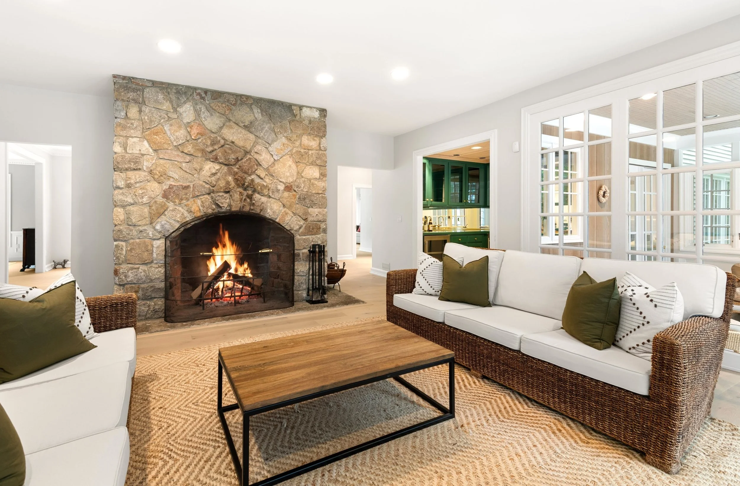 Great-room-Fireplace-wet-bar_30-Soundview-Farm-Road-Weston-CT_099-.jpg