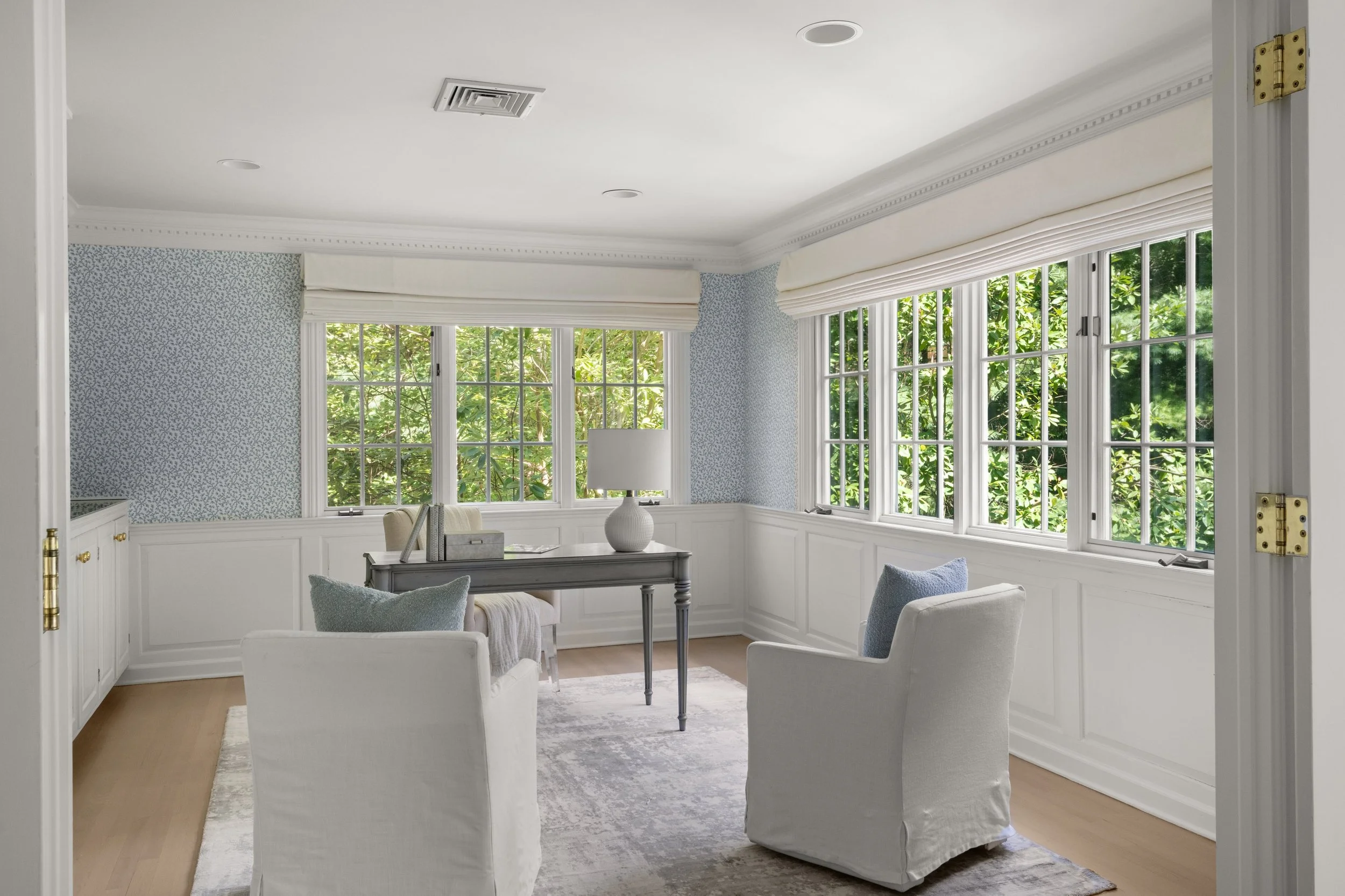 Primary-sitting-room_30-Soundview-Farm-Road-Weston-CT_067-.jpg