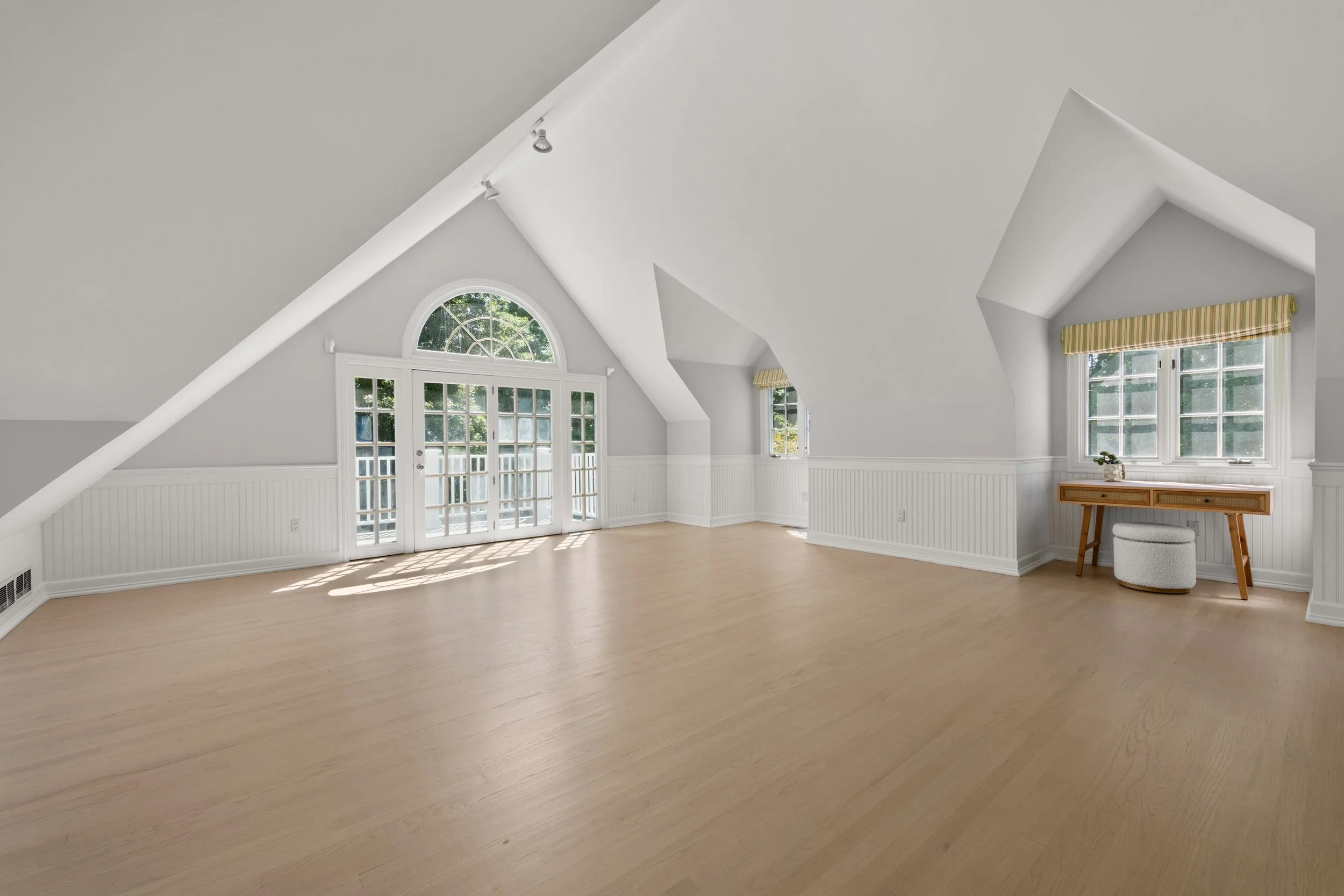Bonus-space_30-Soundview-Farm-Road-Weston-CT_080-.jpg
