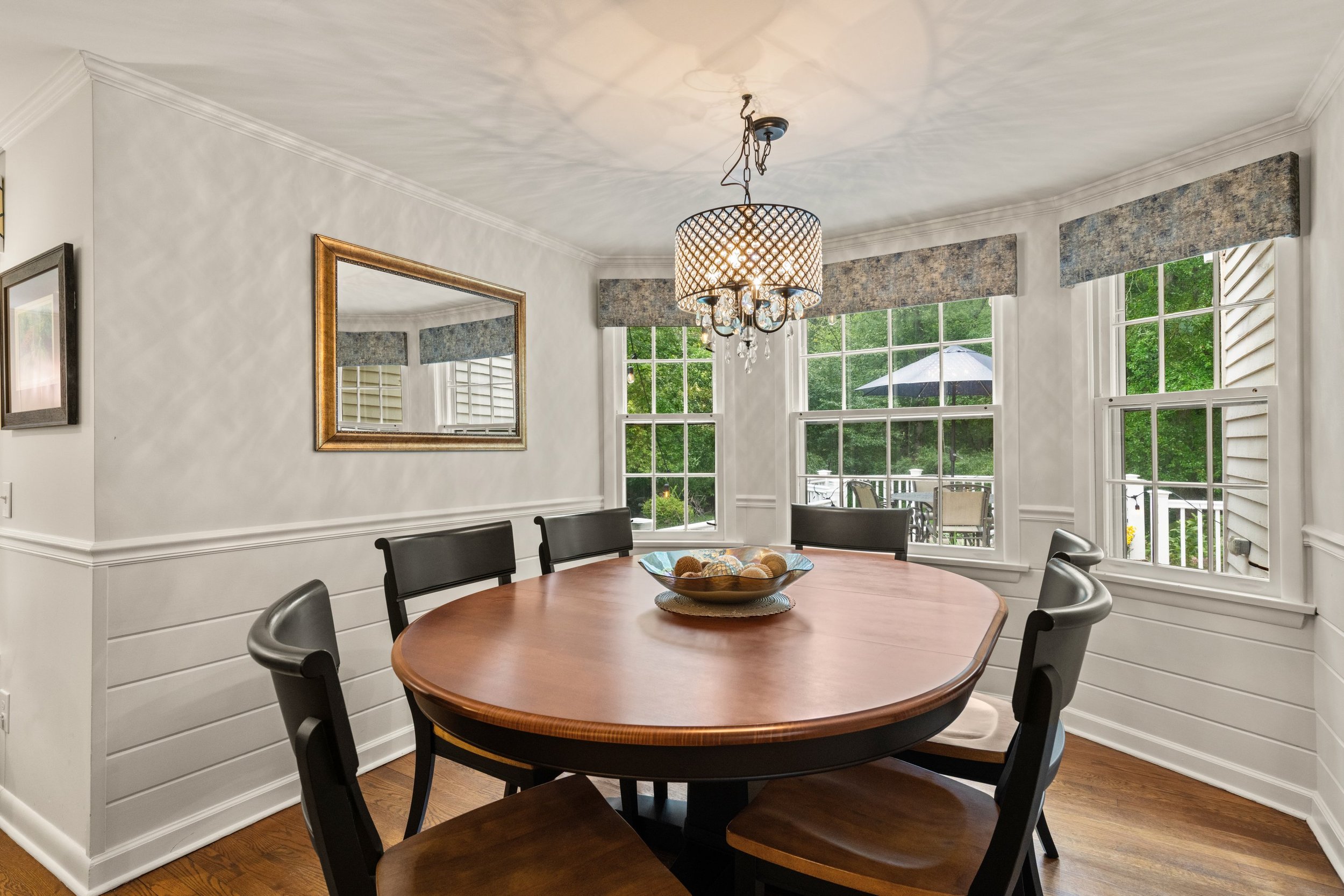 Breakfast-nook-with-views_228-Bayberry-Lane-Westport-CT_030-.JPG