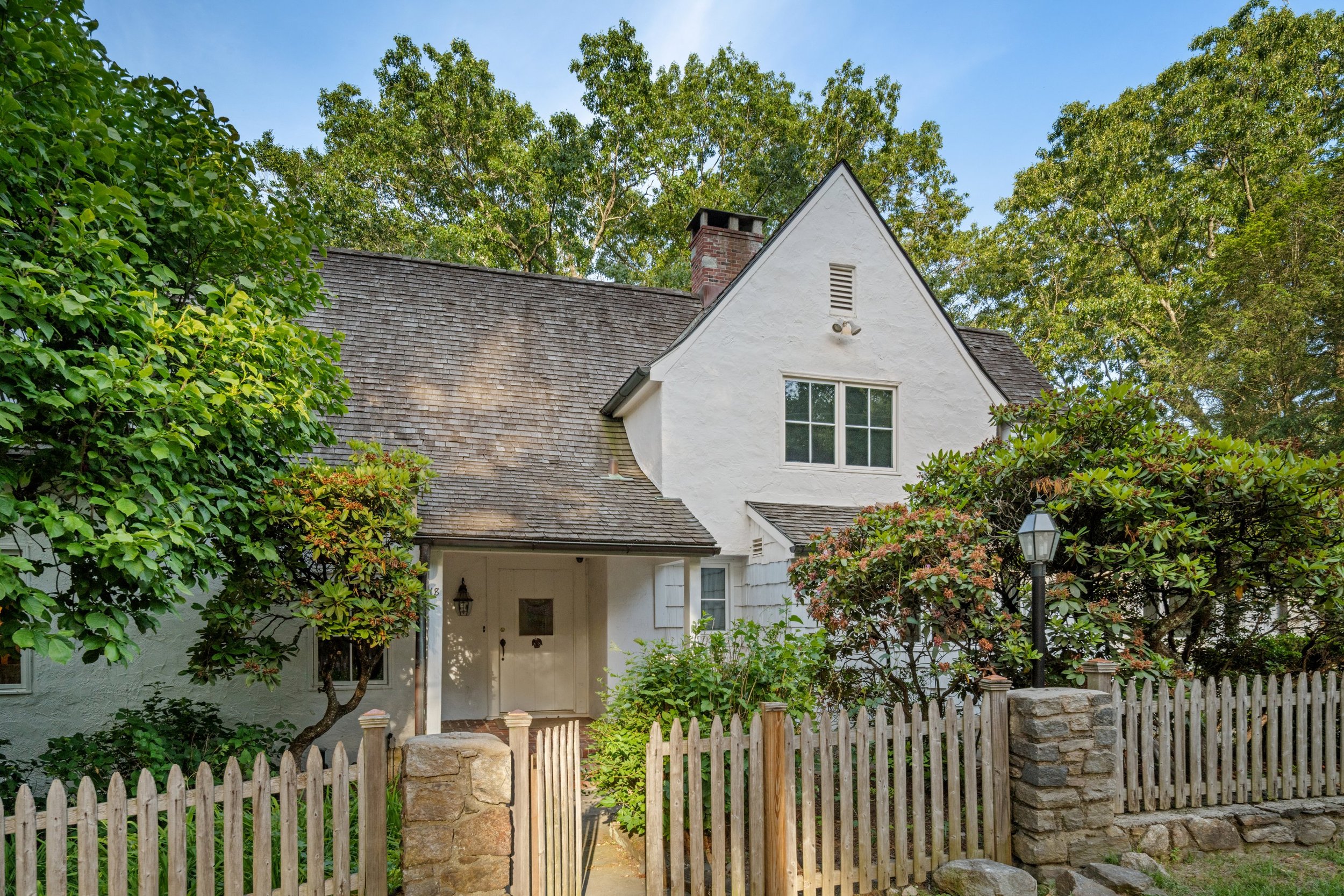 18 River Lane, Westport