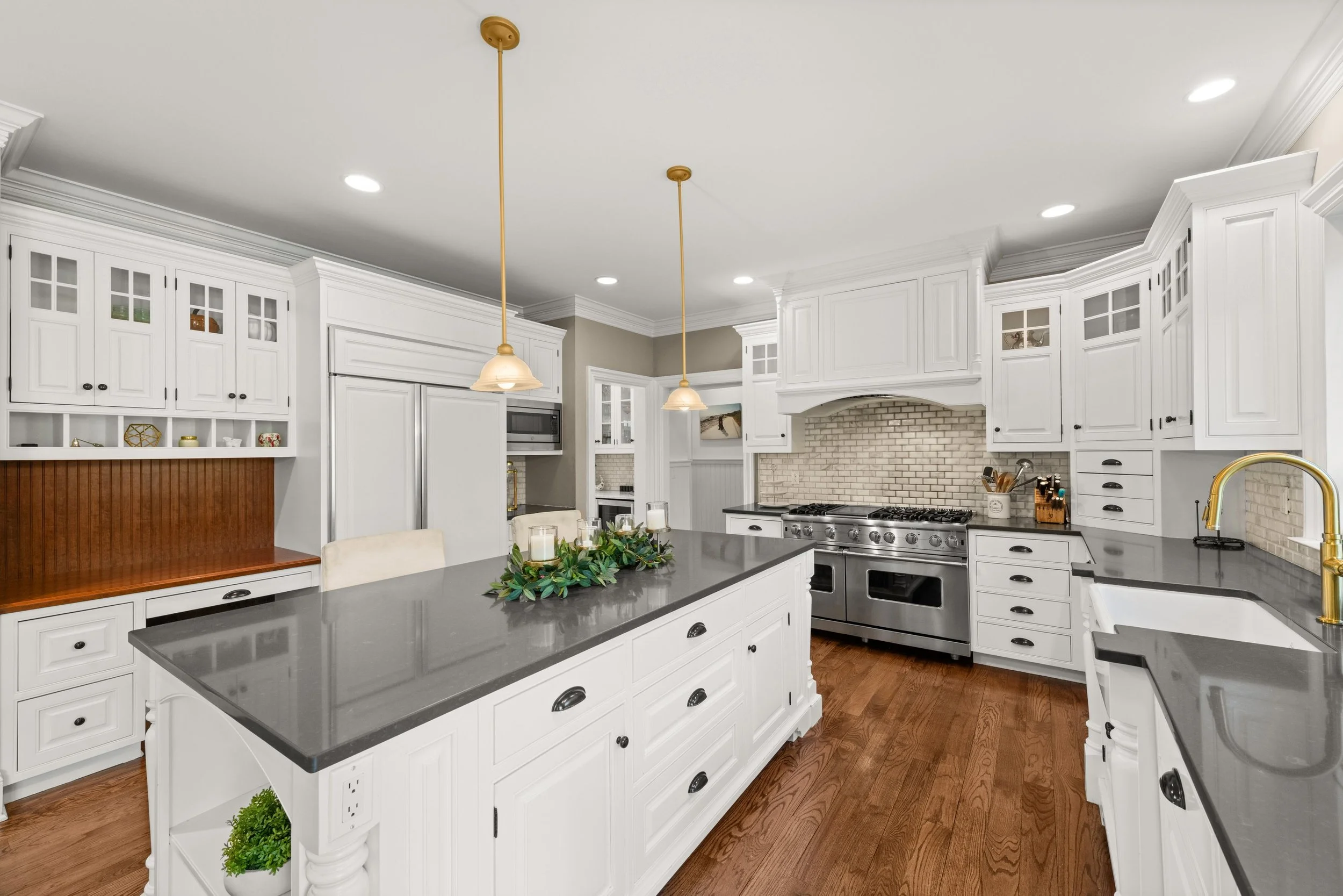Kitchen-command-center_7-Elizabeth-Drive-Westport-CT_050.jpg