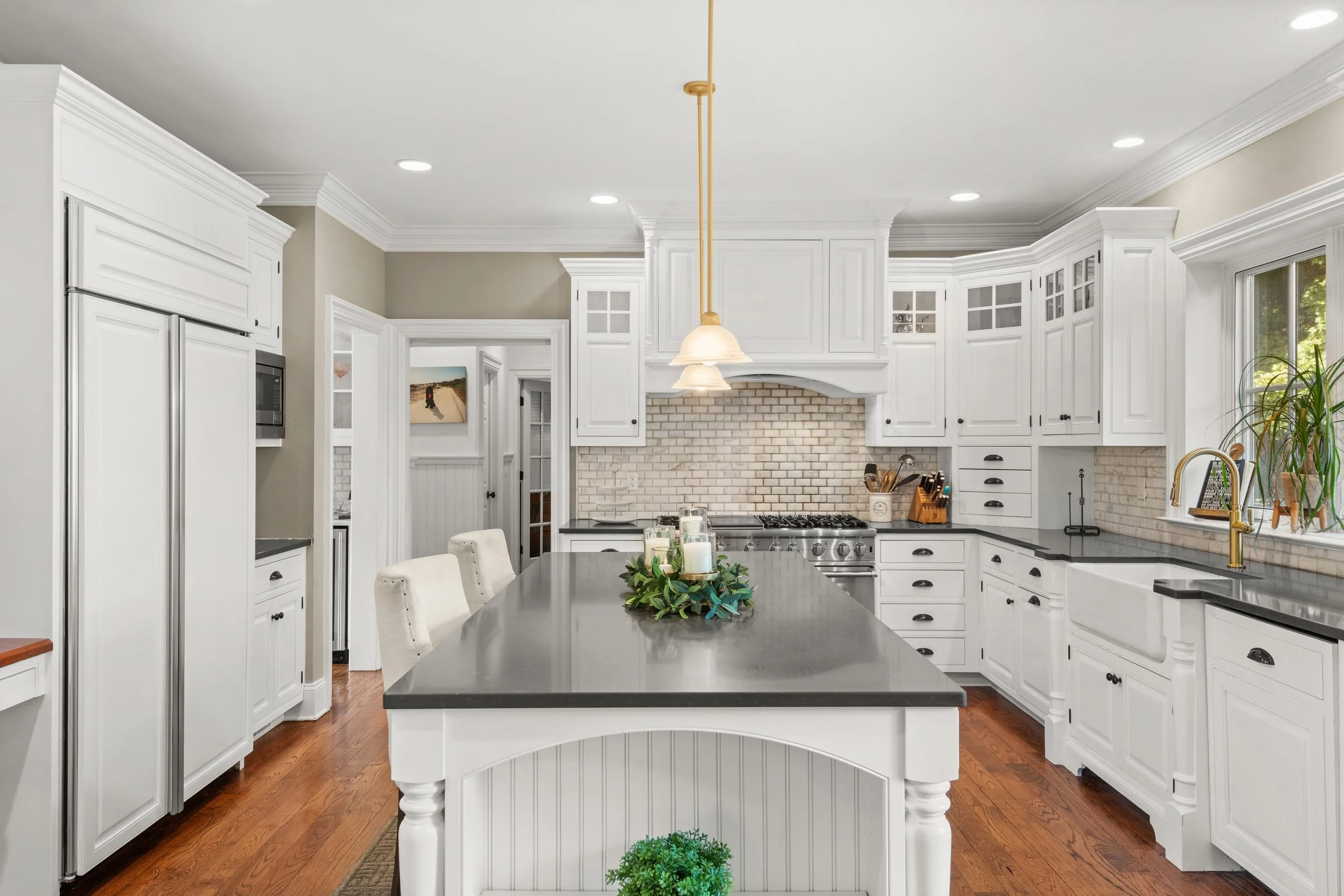 Spacious-center-island_7-Elizabeth-Drive-Westport-CT_047.jpg