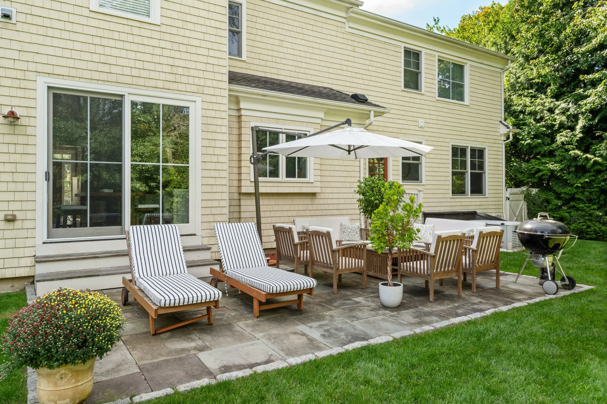 Back-patio_7-Elizabeth-Drive-Westport-CT_013.jpg