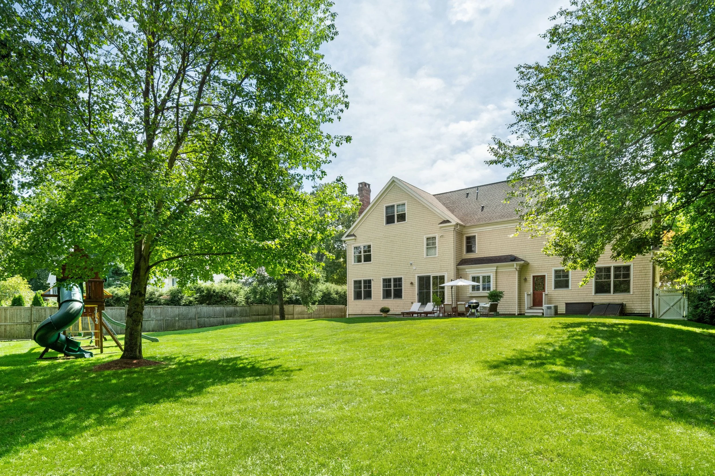Peaceful-backyard_7-Elizabeth-Drive-Westport-CT_012.jpg