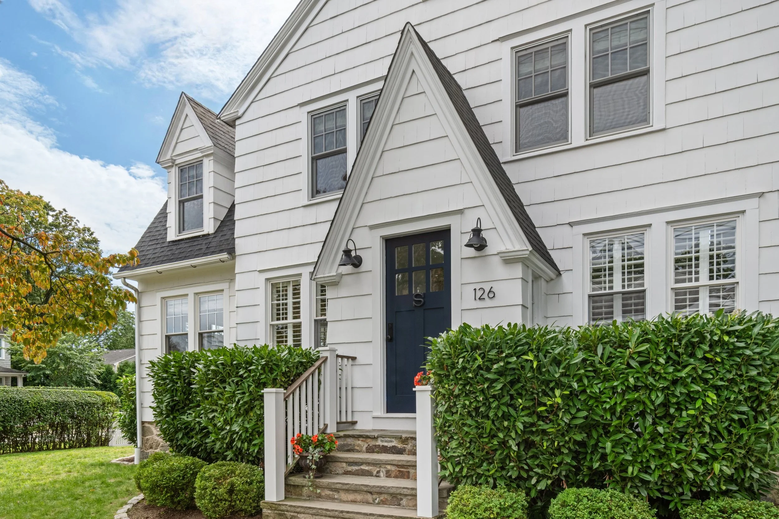 Front-entry_126-Oldfield-Road-Fairfield-CT_008-.jpg